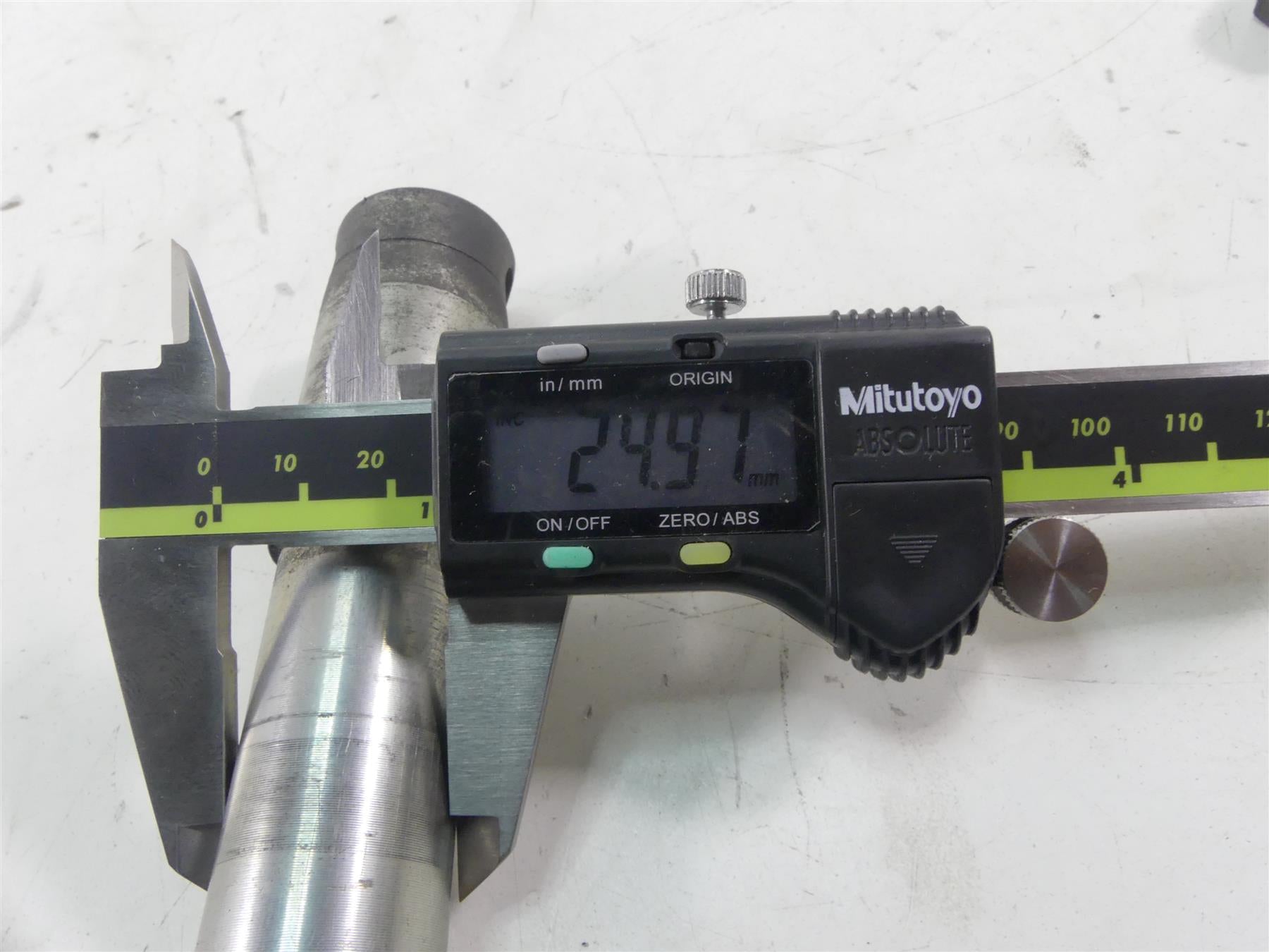 2011 Harley Touring FLTRX Road Glide Front Axle Wheel Spindle 25mm 41547-07A {{ shop.shopifyCountryName }} - Mototech271