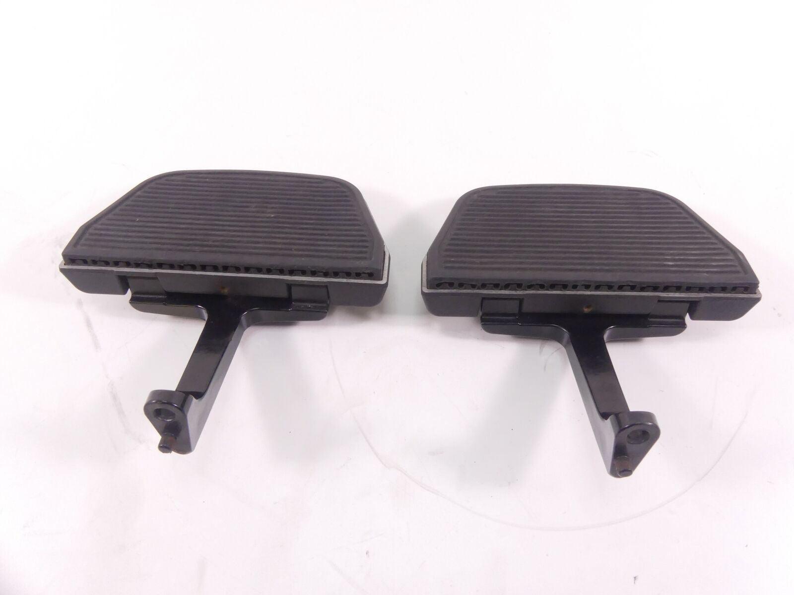 2009 Harley Touring FLHTCU Electra Glide Rear Passenger Floor Board Set 52719-93 {{ shop.shopifyCountryName }} - Mototech271
