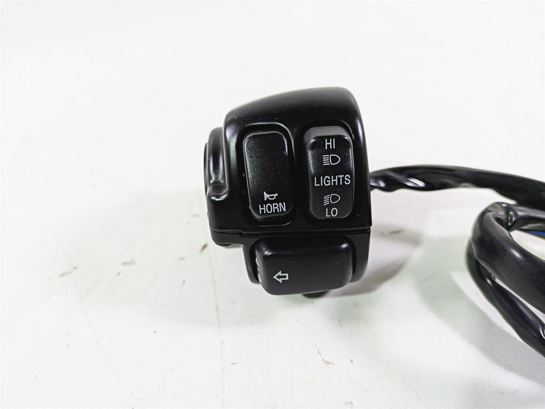 2010 Harley VRSCF Muscle Rod Left Hand Control Switch READ 71682-06A 71685-06A {{ shop.shopifyCountryName }} - Mototech271
