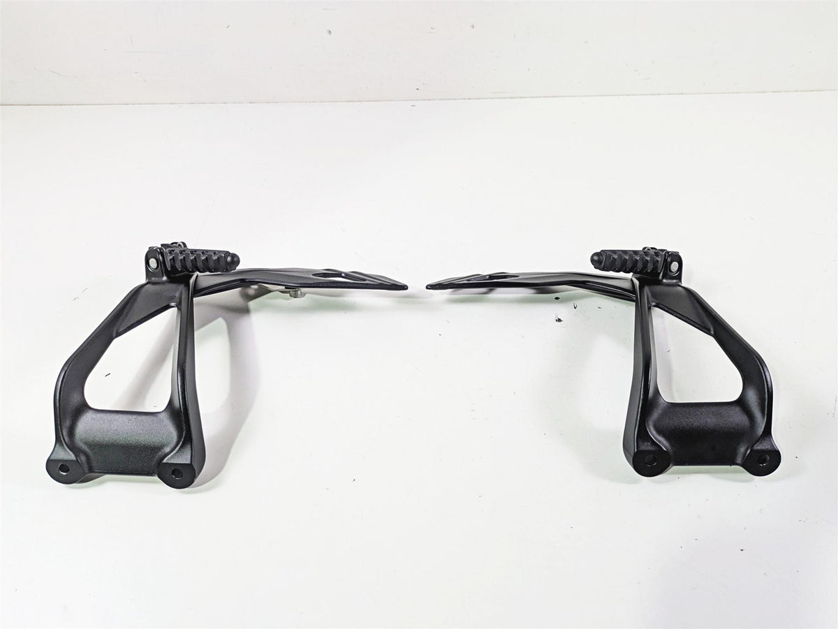 2017 KTM 1290 Super Duke GT Rear Passenger Footpeg 6140304800033S 6140304900033S {{ shop.shopifyCountryName }} - Mototech271