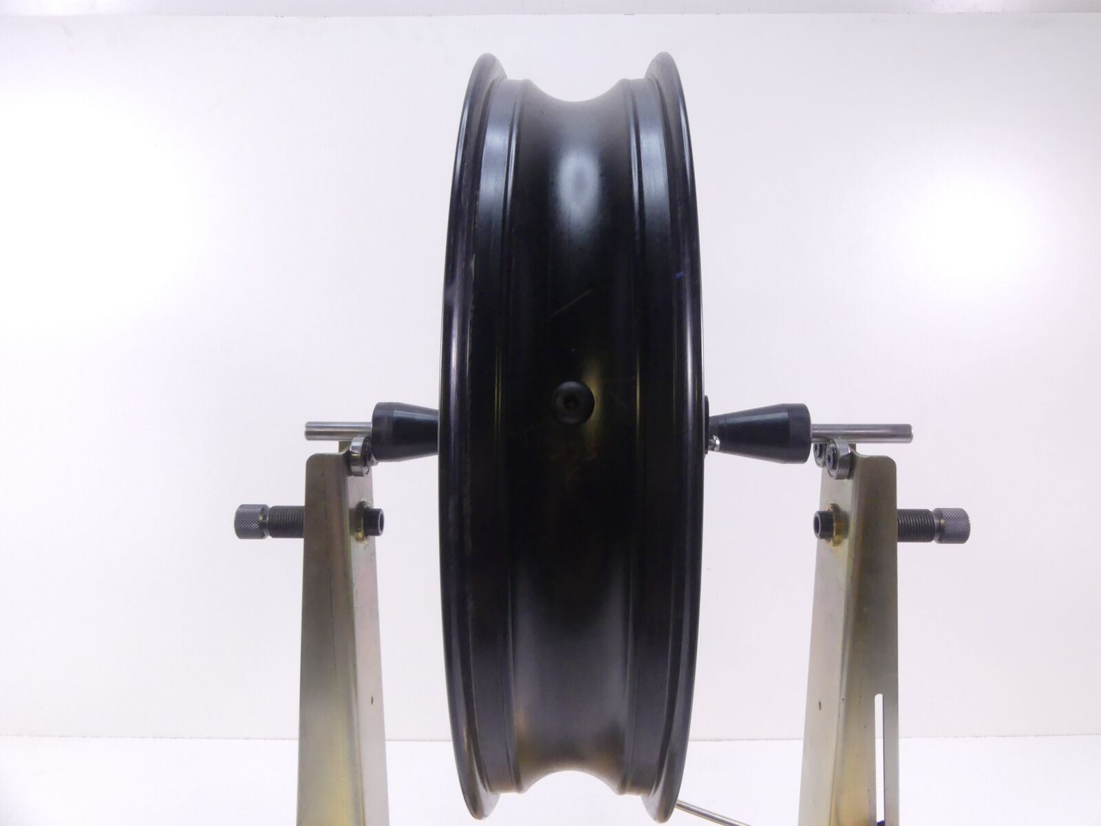 2019 Yamaha VMX17 V-Max 1700 Straight Front Wheel Rim 18x3.5 2S3-25168-00-98 {{ shop.shopifyCountryName }} - Mototech271