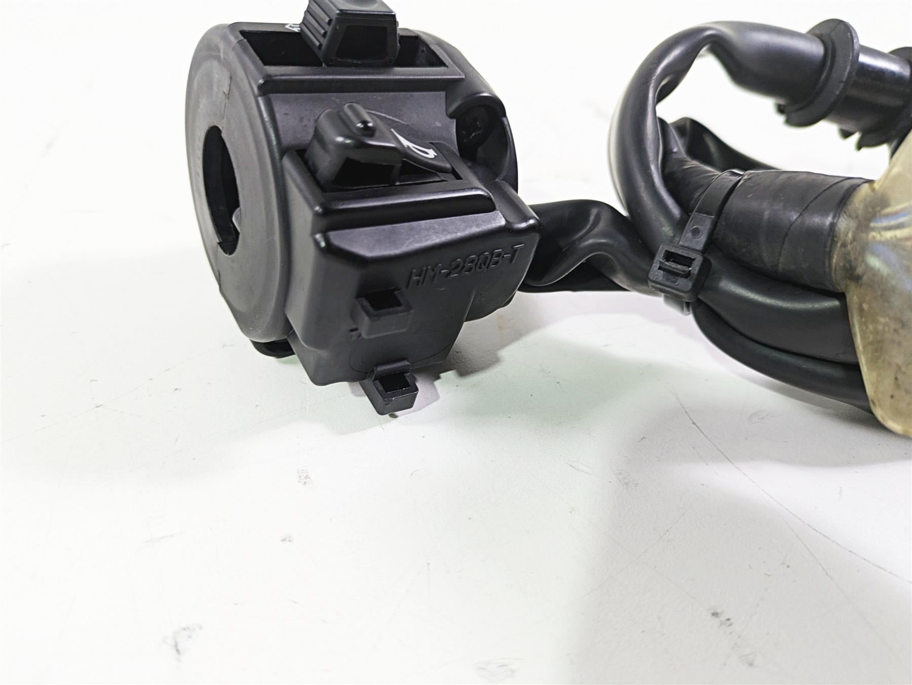 2017 Honda CBR600RR Left Hand Blinker Light Control Switch 35200-MJC-A01 {{ shop.shopifyCountryName }} - Mototech271