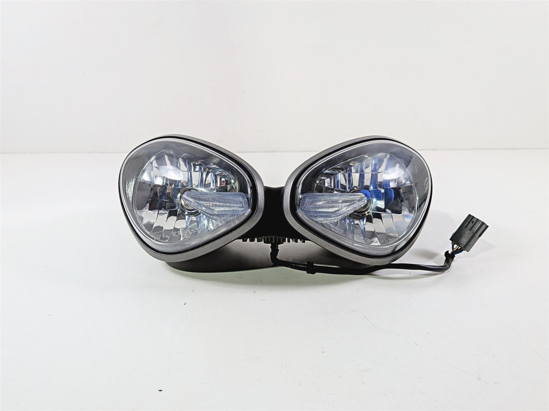 2019 Triumph Speed Triple RS 1050 Headlights Head Light Lamp -Scratch T2701345 {{ shop.shopifyCountryName }} - Mototech271