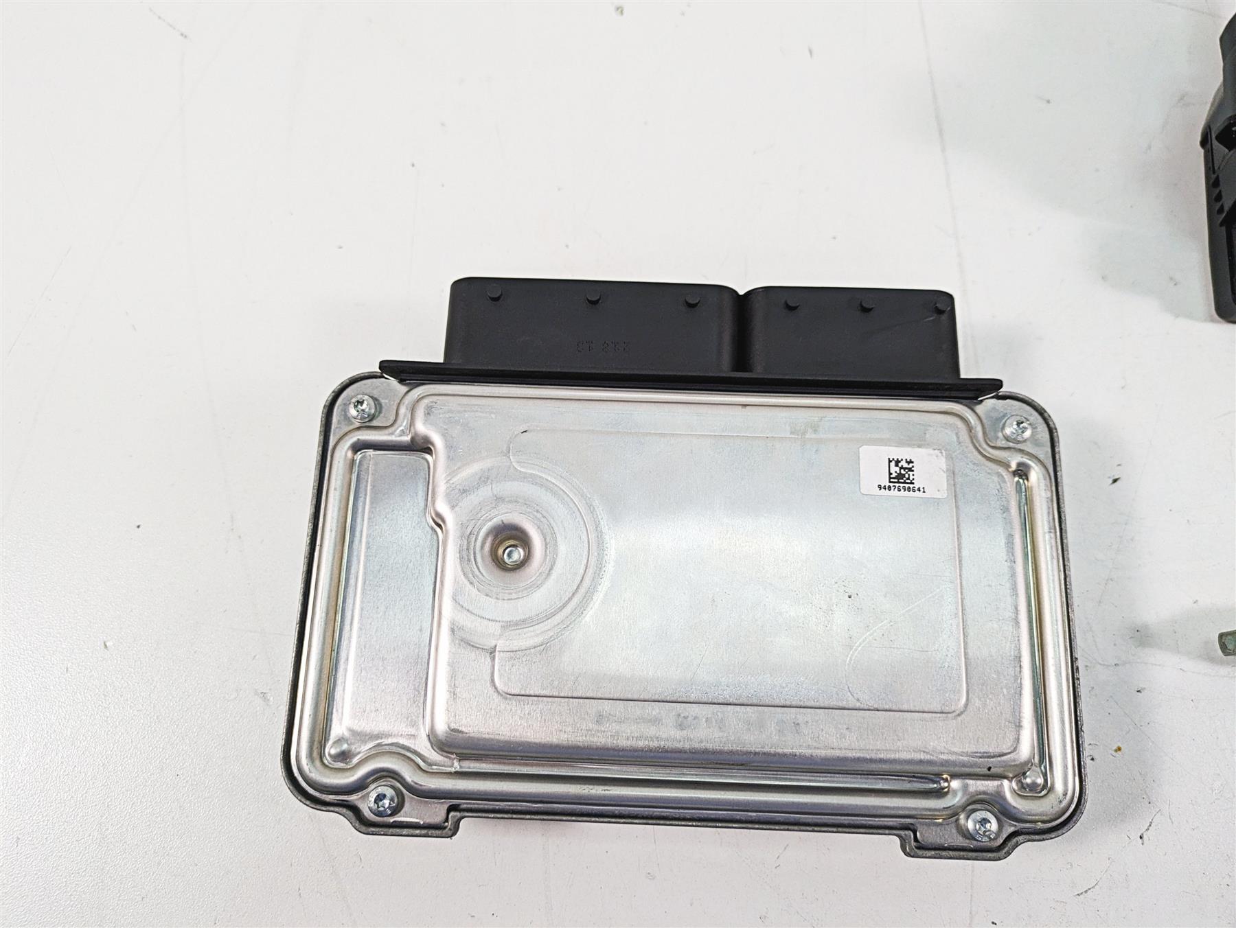 2016 BMW R1200R K53 Cdi Handsfree Keyless Ignition Switch Lock Set 8552934 {{ shop.shopifyCountryName }} - Mototech271