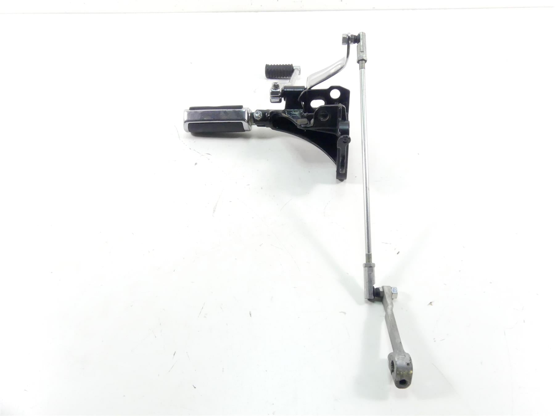 2017 Harley Softail FXSB Breakout Front Left Footpeg & Shifter 33683-07 34564-90 {{ shop.shopifyCountryName }} - Mototech271