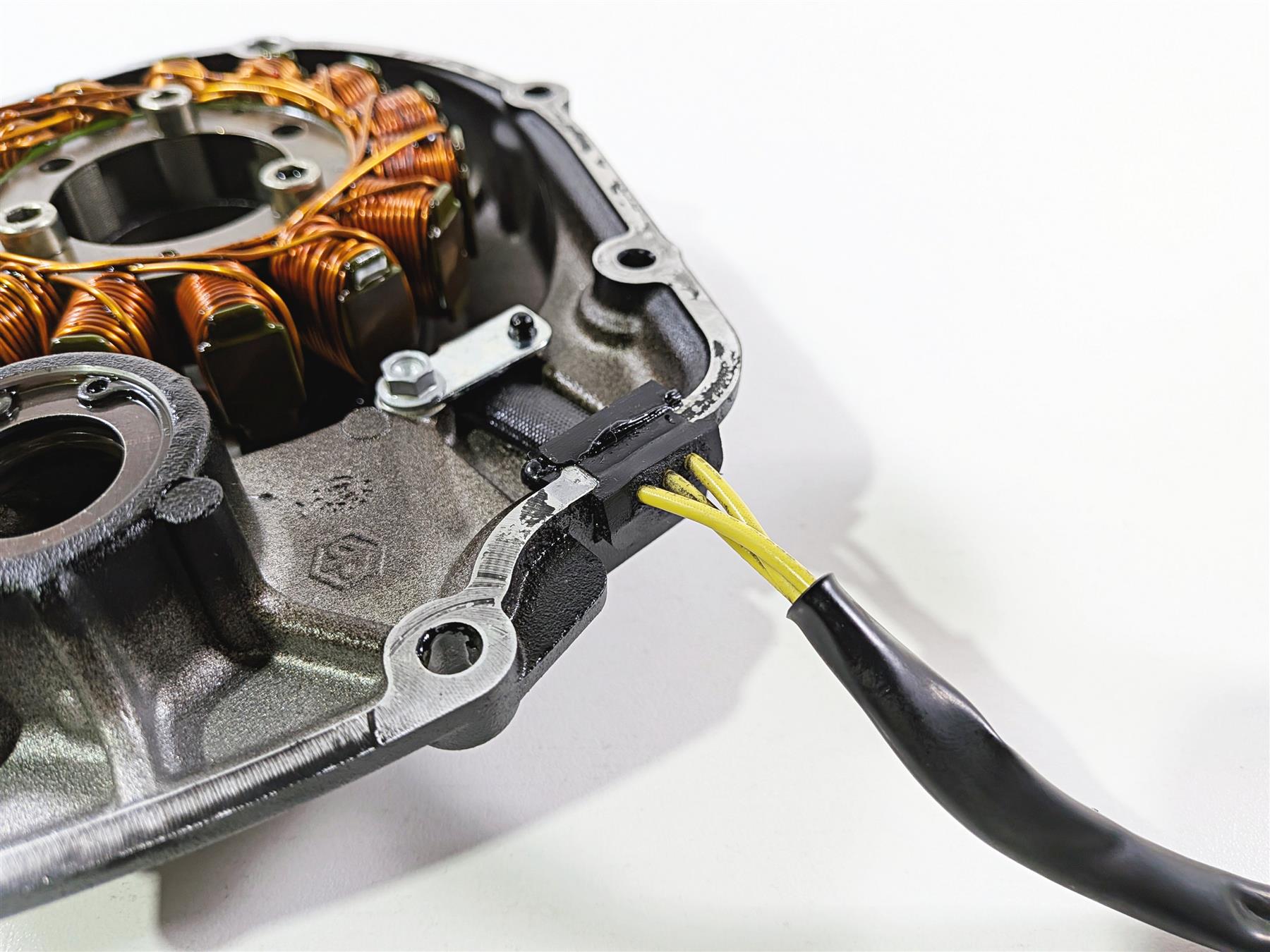 2016 Aprilia RSV 1100 Tuono V4 Factory Stator & Engine Side Cover 89841400XNB {{ shop.shopifyCountryName }} - Mototech271