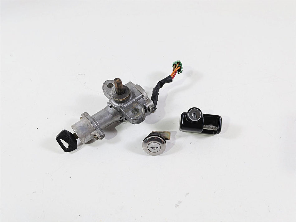 2005 Suzuki VZ800 M50 Boulevard Ignition Switch Key Lock Set - Read 37100-41880 {{ shop.shopifyCountryName }} - Mototech271