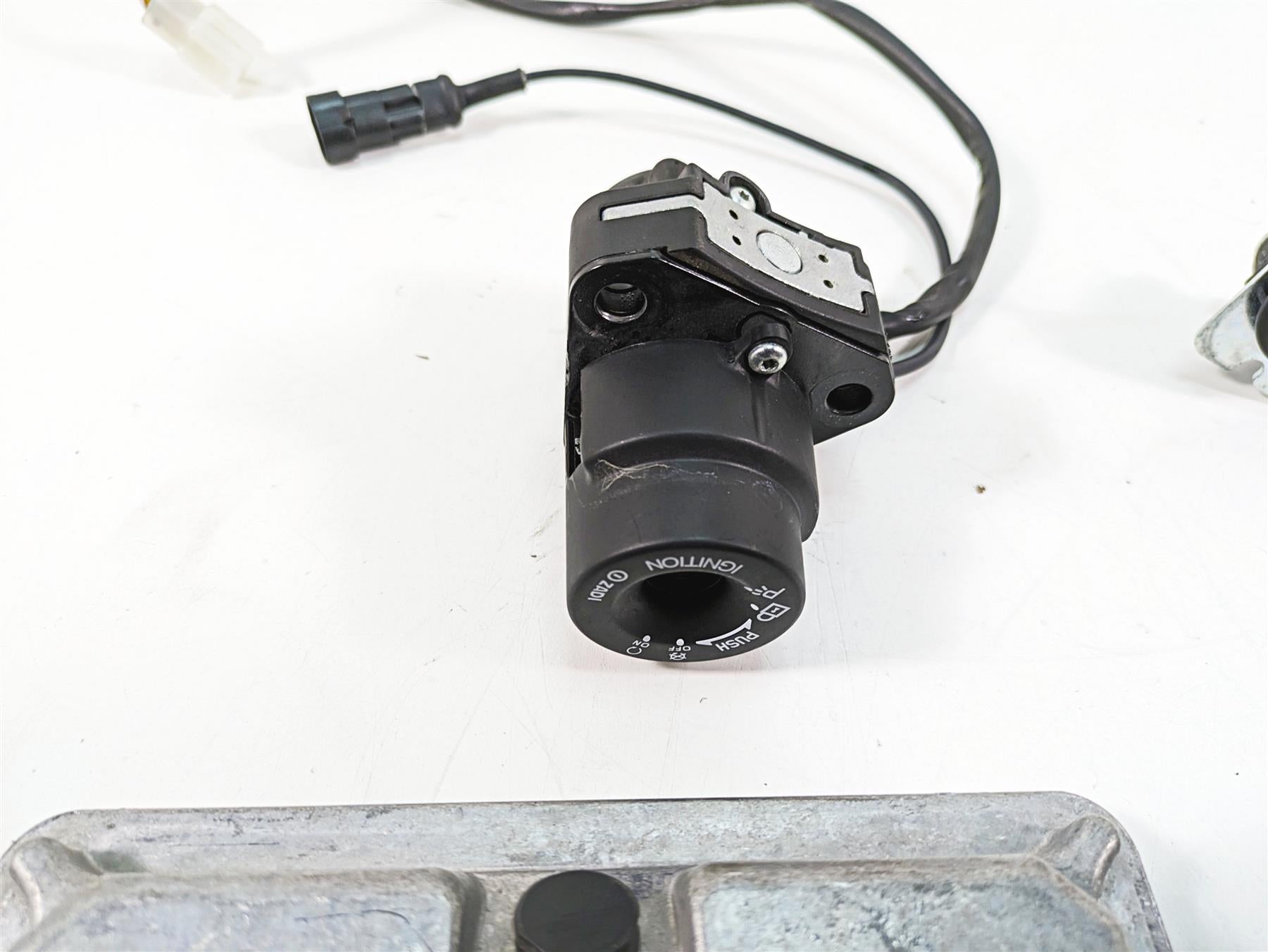 2020 Aprilia Tuono V4 Factory Gauges 776mi Cdi Ignition Key Lock Set 2B003549 {{ shop.shopifyCountryName }} - Mototech271