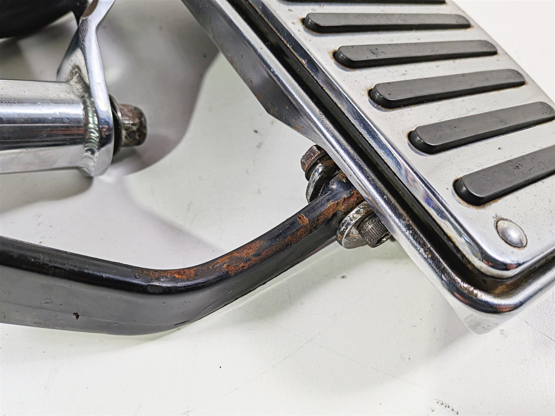 1996 Harley FLSTC Softail Heritage Front Right Floor Board Brake Pedal 42431-87A {{ shop.shopifyCountryName }} - Mototech271