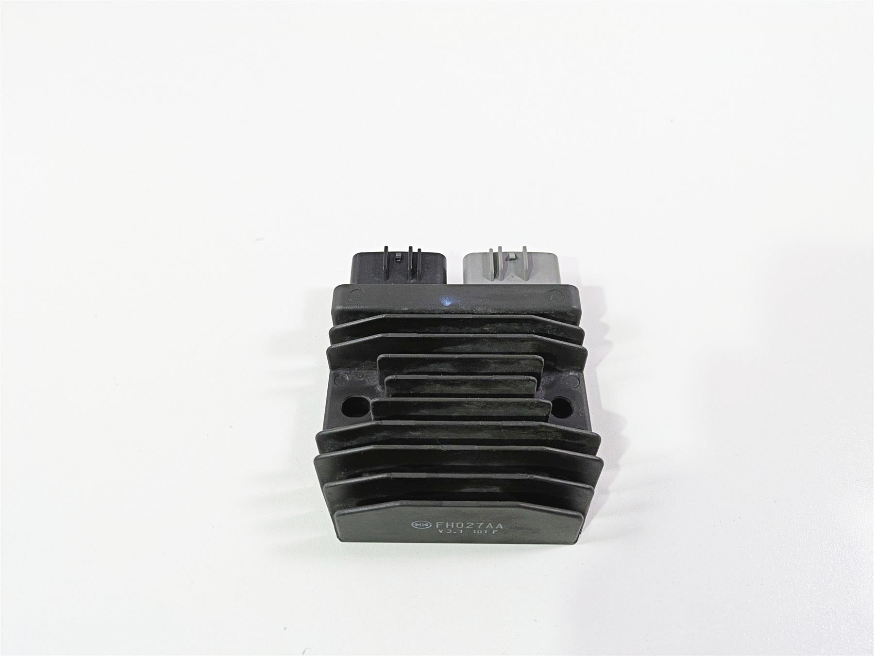 2024 Triumph Tiger 900 GT Rectifier Voltage Regulator FH027AA T1300675 {{ shop.shopifyCountryName }} - Mototech271