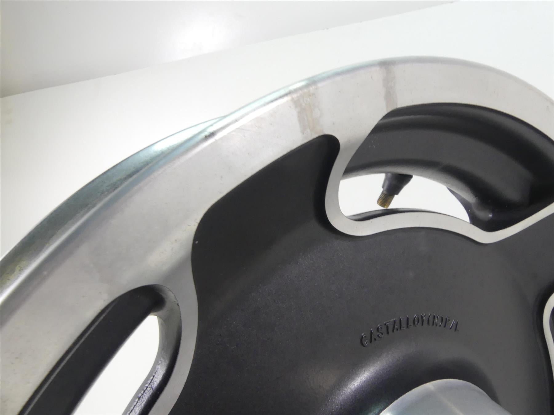 2002 Harley Touring FLHRCI Road King Front Straight 16x3 Wheel Rim 41285-06 {{ shop.shopifyCountryName }} - Mototech271