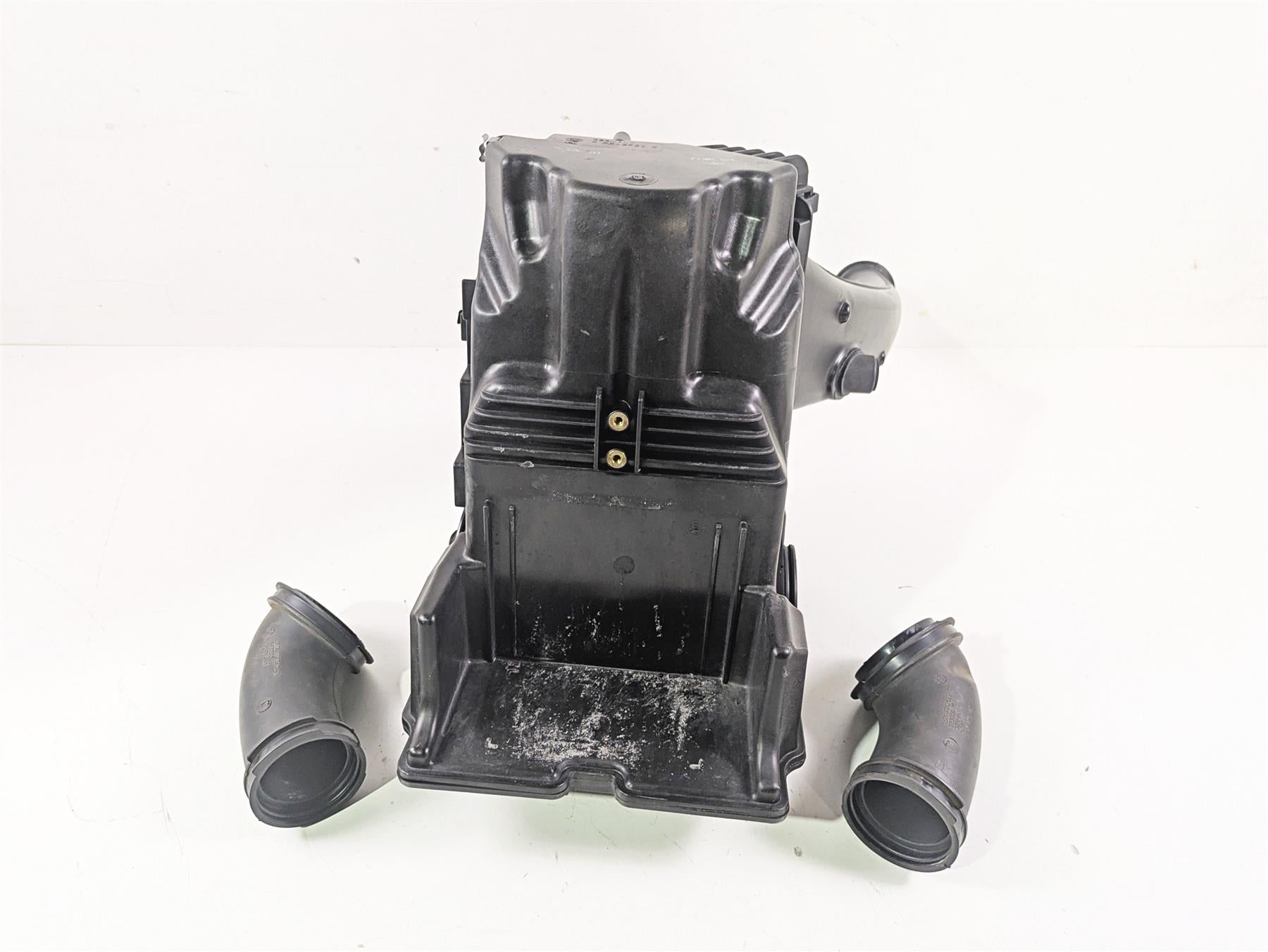 2010 BMW R1200GS K25 Air Box + Tubes & Front Air Ram 13717720354 {{ shop.shopifyCountryName }} - Mototech271