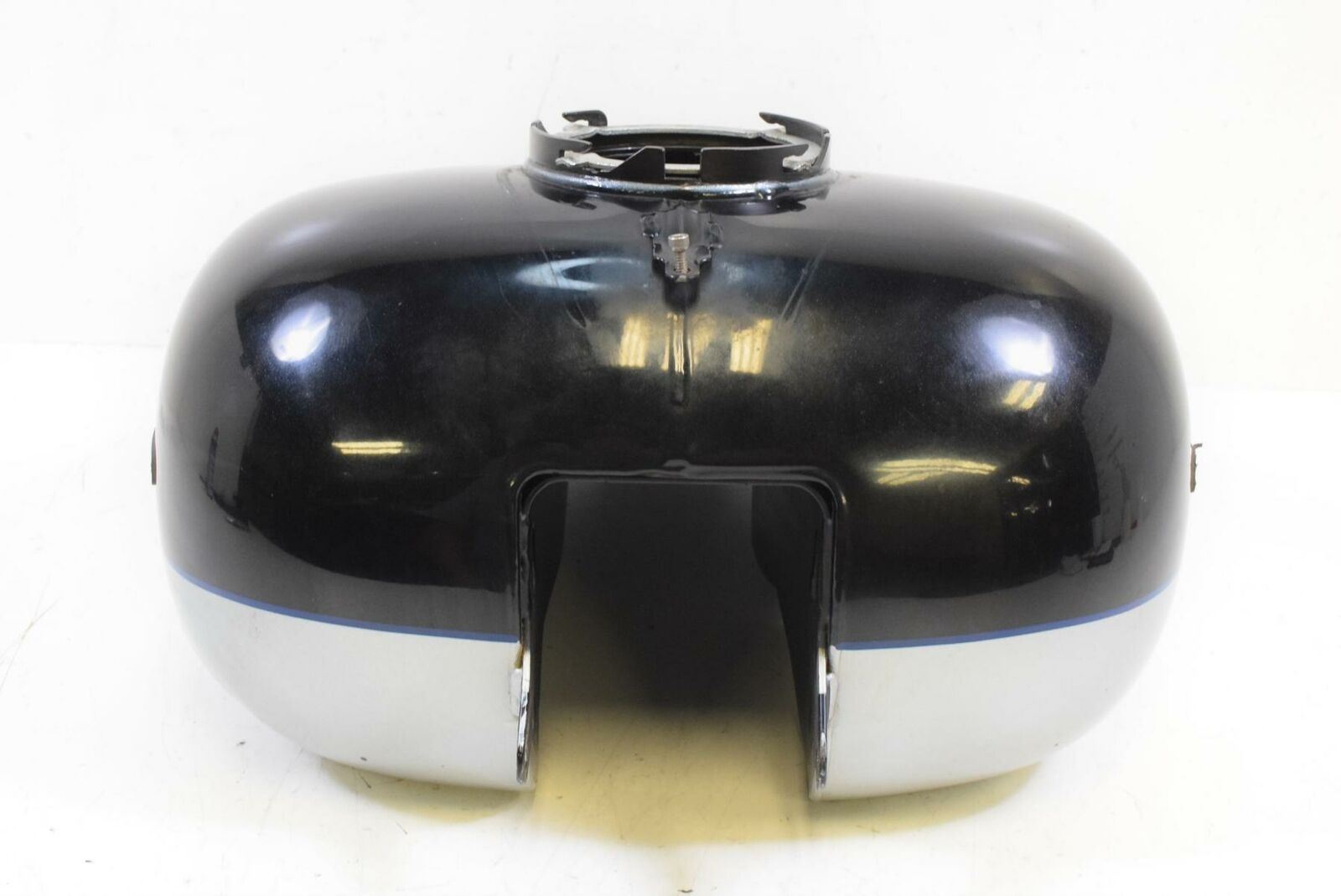 2012 Harley Touring FLHTK Electra Glide Fuel Petrol Gas Tank -dented 61356-08 {{ shop.shopifyCountryName }} - Mototech271