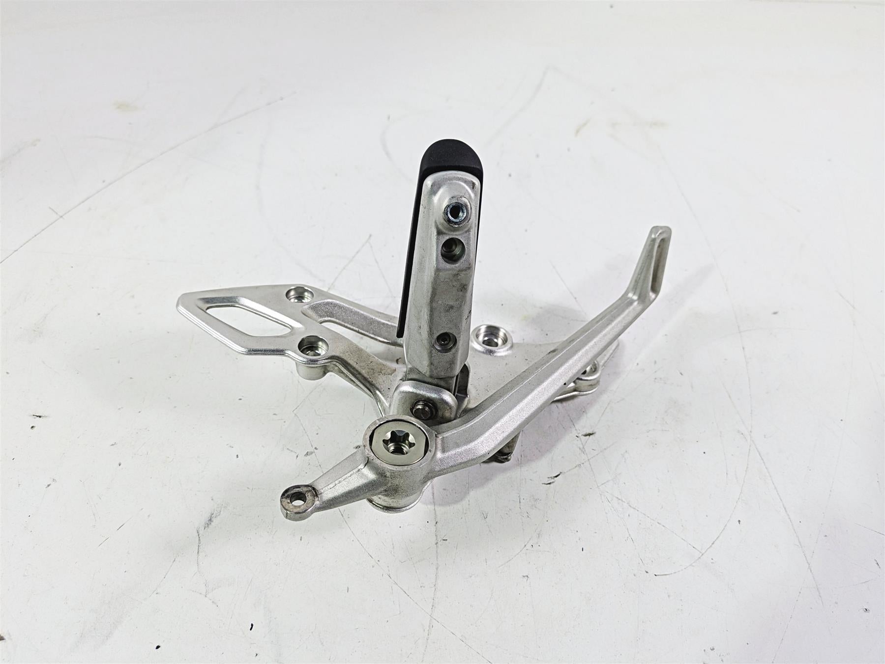 2016 BMW R1200RS K54 Right Rider Footpeg & Brake Pedal 46718540797 {{ shop.shopifyCountryName }} - Mototech271