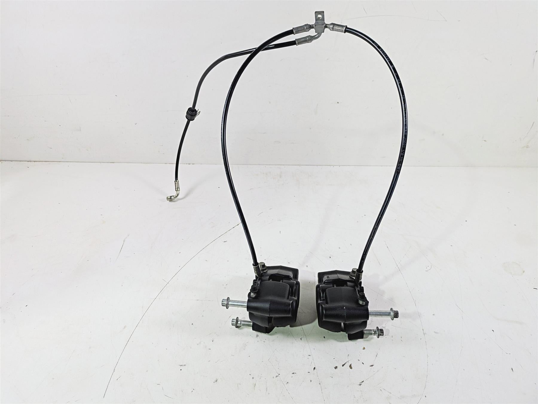 2015 Harley FXDL Dyna Low Rider Front Brake Caliper Set 41300001 41300002 {{ shop.shopifyCountryName }} - Mototech271