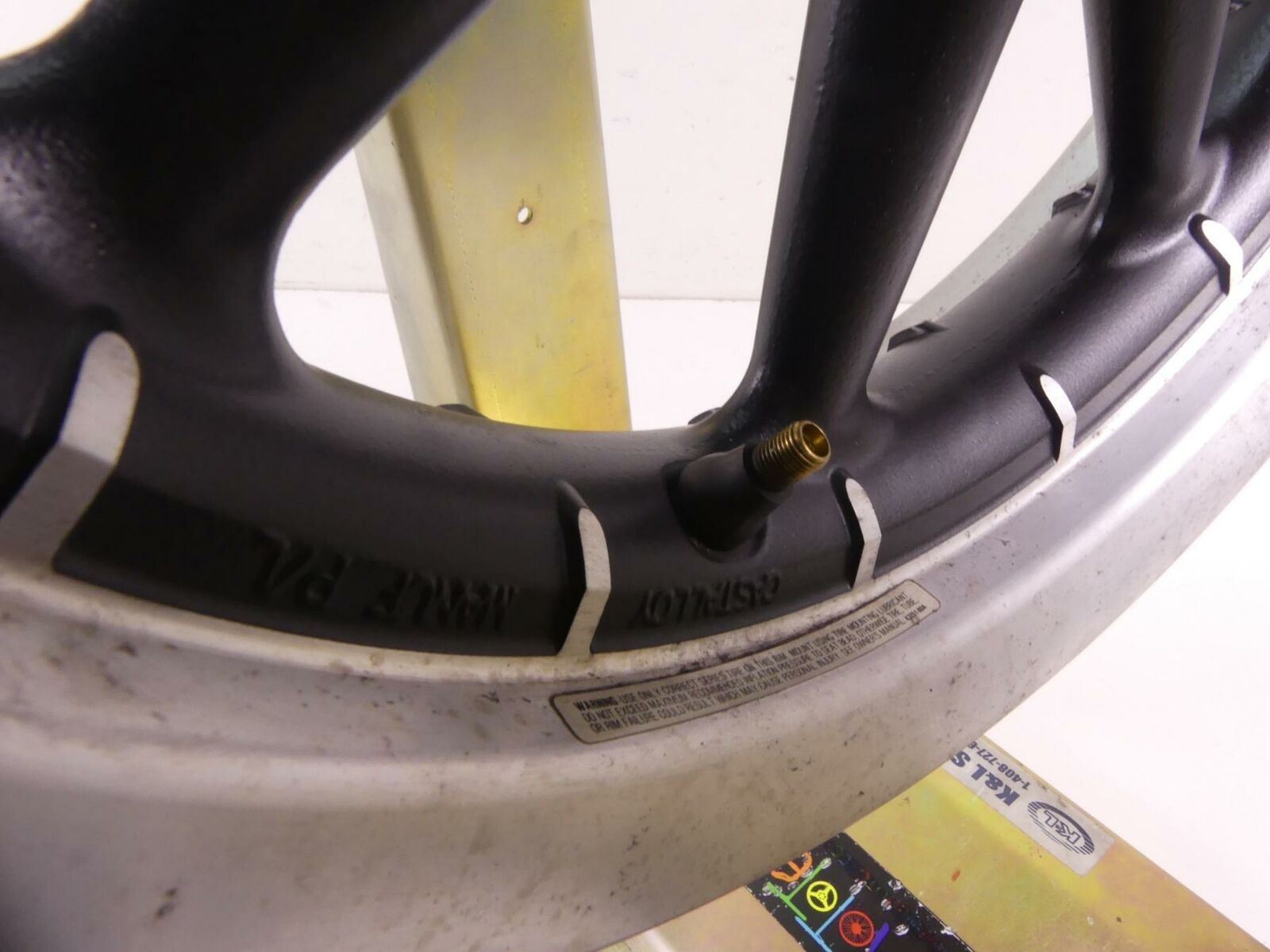 2001 Harley Touring FLHTCUI Electra Glide Front Wheel Rim 16x3 9 Spoke 43493-00 {{ shop.shopifyCountryName }} - Mototech271
