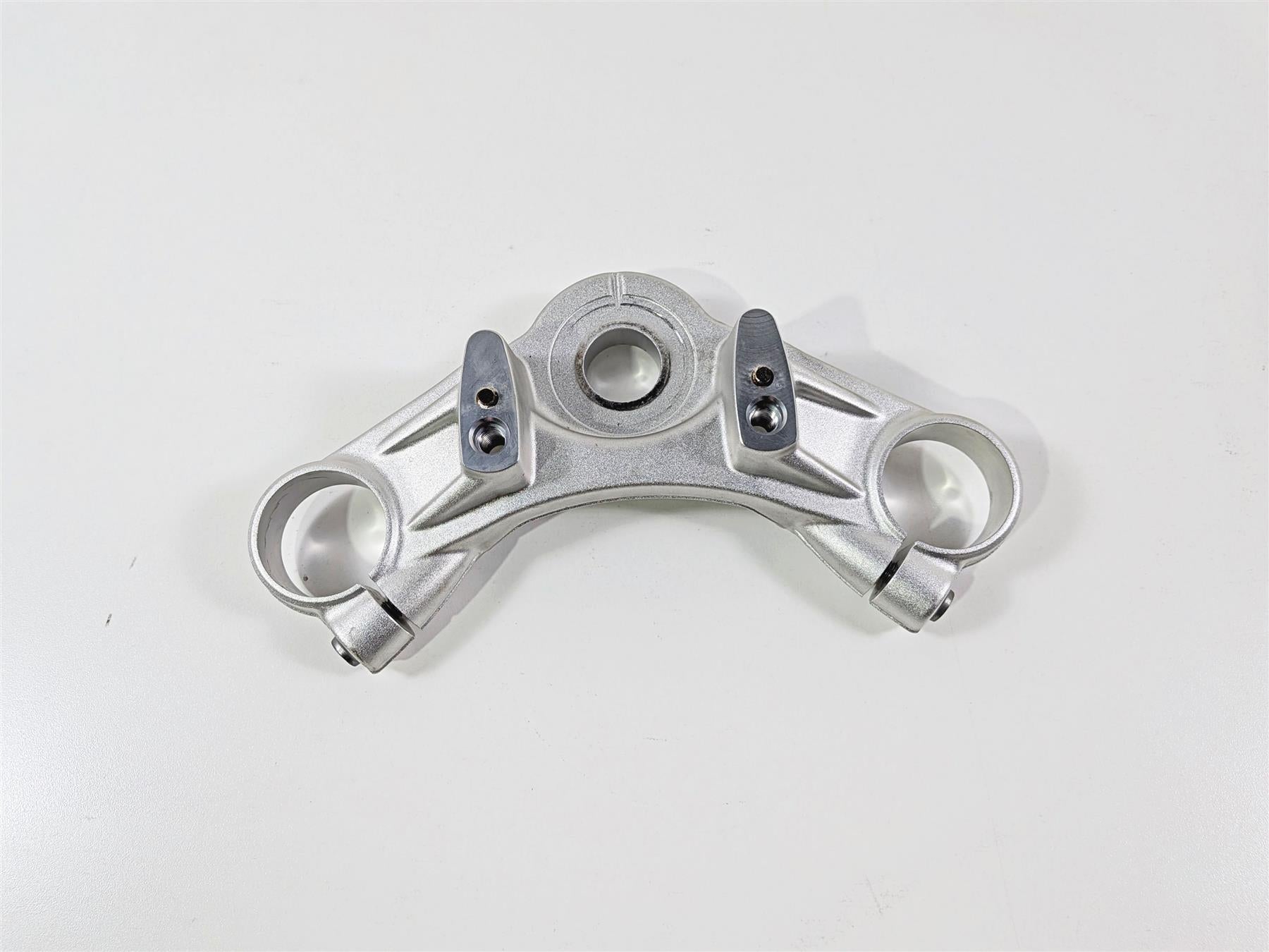 2023 BMW R nineT Scrambler K23 Upper Triple Tree Steering Clamp 31428558709 {{ shop.shopifyCountryName }} - Mototech271