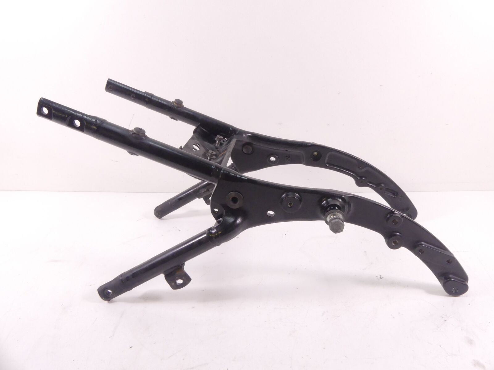 2011 Harley Touring FLHP Road King Straight Rear Subframe Sub Frame 48079-09BHP