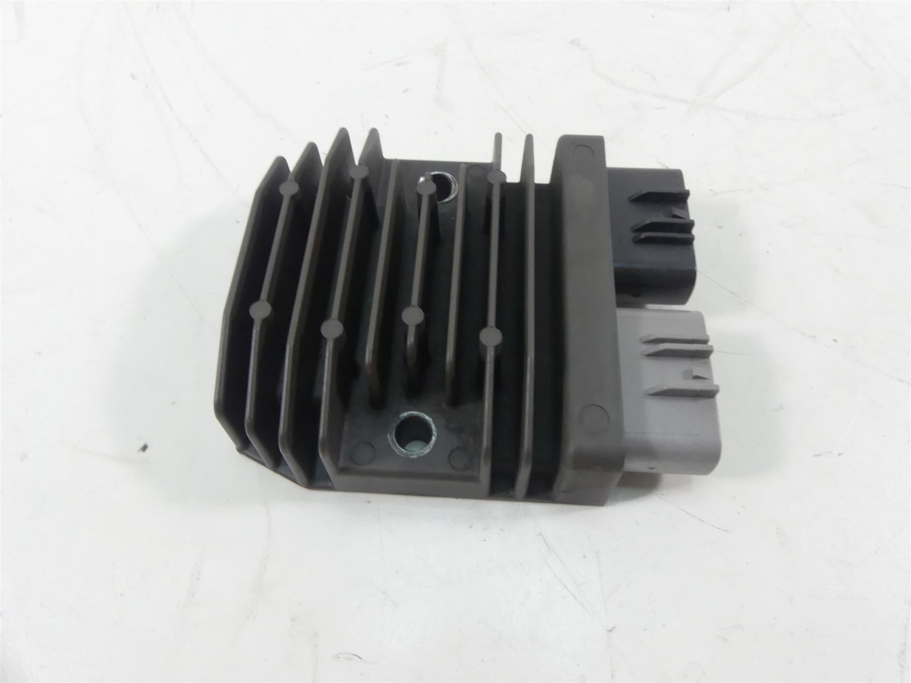 2015 Yamaha MT09 FZ09 Rectifier Voltage Regulator 1D7-81960-01-00 FH020AA {{ shop.shopifyCountryName }} - Mototech271