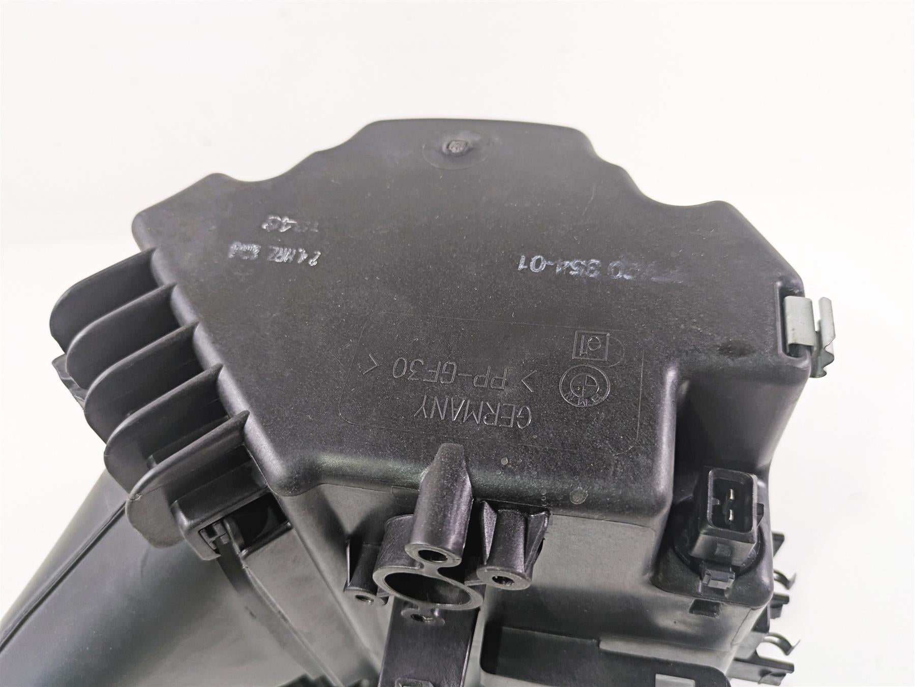2010 BMW R1200GS K25 Air Box + Tubes & Front Air Ram 13717720354 {{ shop.shopifyCountryName }} - Mototech271