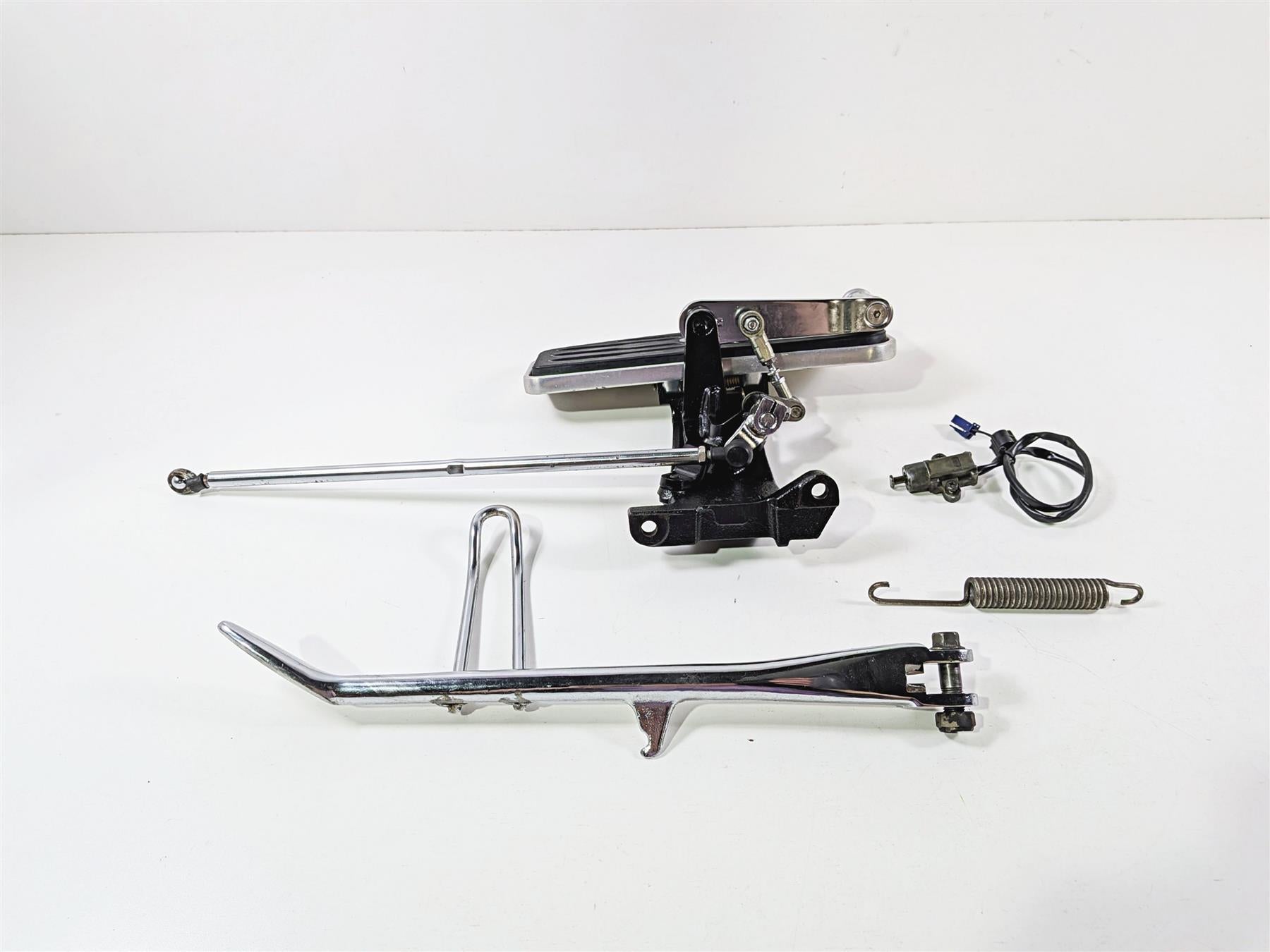 2006 Yamaha XVZ1300 Royal Star Left Floor Board & Shifter 4XY-27410-10-00 {{ shop.shopifyCountryName }} - Mototech271