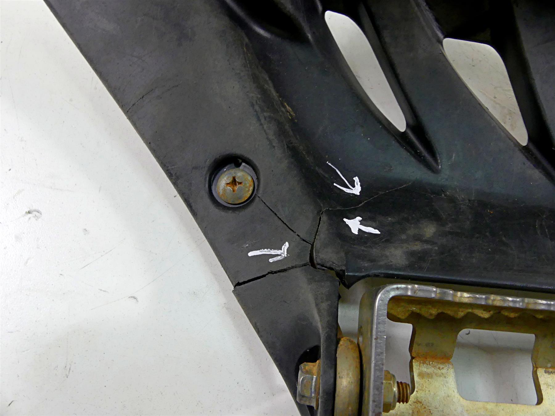 2020 Yamaha YFM 700 Raptor Foot Peg Rest Set L 1PE-F7411-00-00 R 1PE-F7421-00-00 {{ shop.shopifyCountryName }} - Mototech271