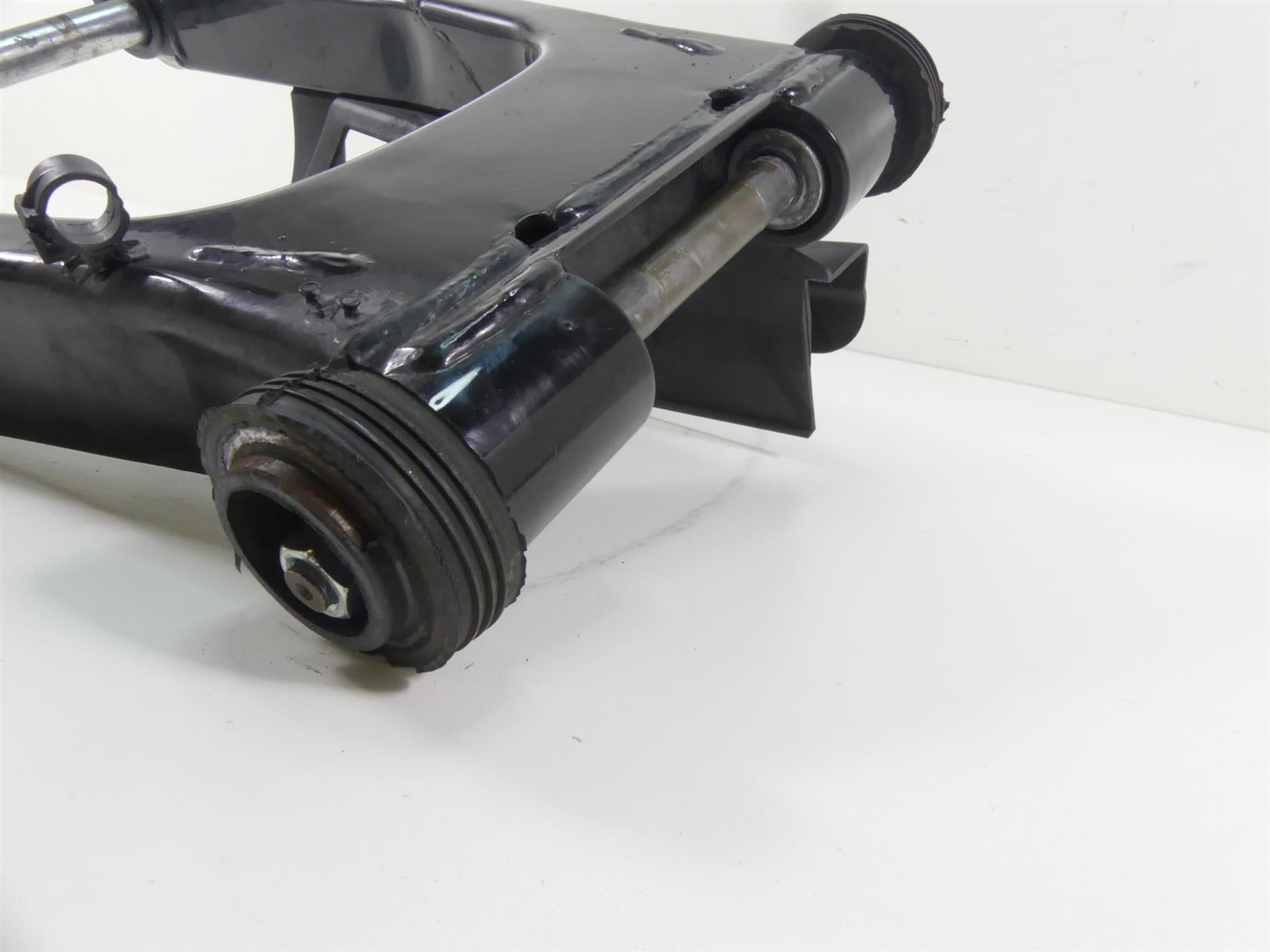 2004 Harley FLHTC SE CVO Electra Glide Rear Swing Arm Swingarm 1" Axle 47549-02 {{ shop.shopifyCountryName }} - Mototech271