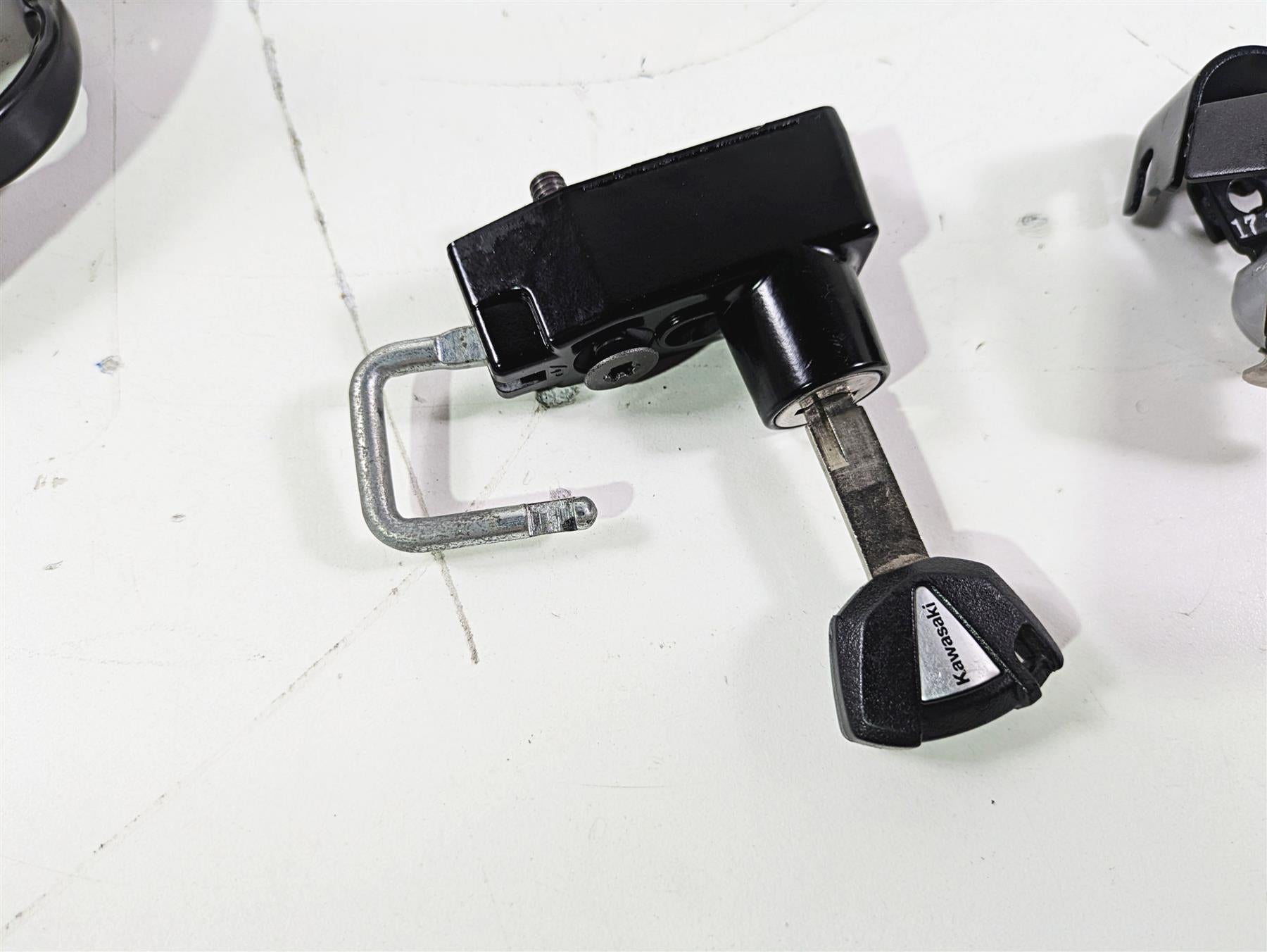 2022 Kawasaki ZR900RS Cafe Ignition Switch Key Lock Tank Cap Set Read 27048-5159 {{ shop.shopifyCountryName }} - Mototech271