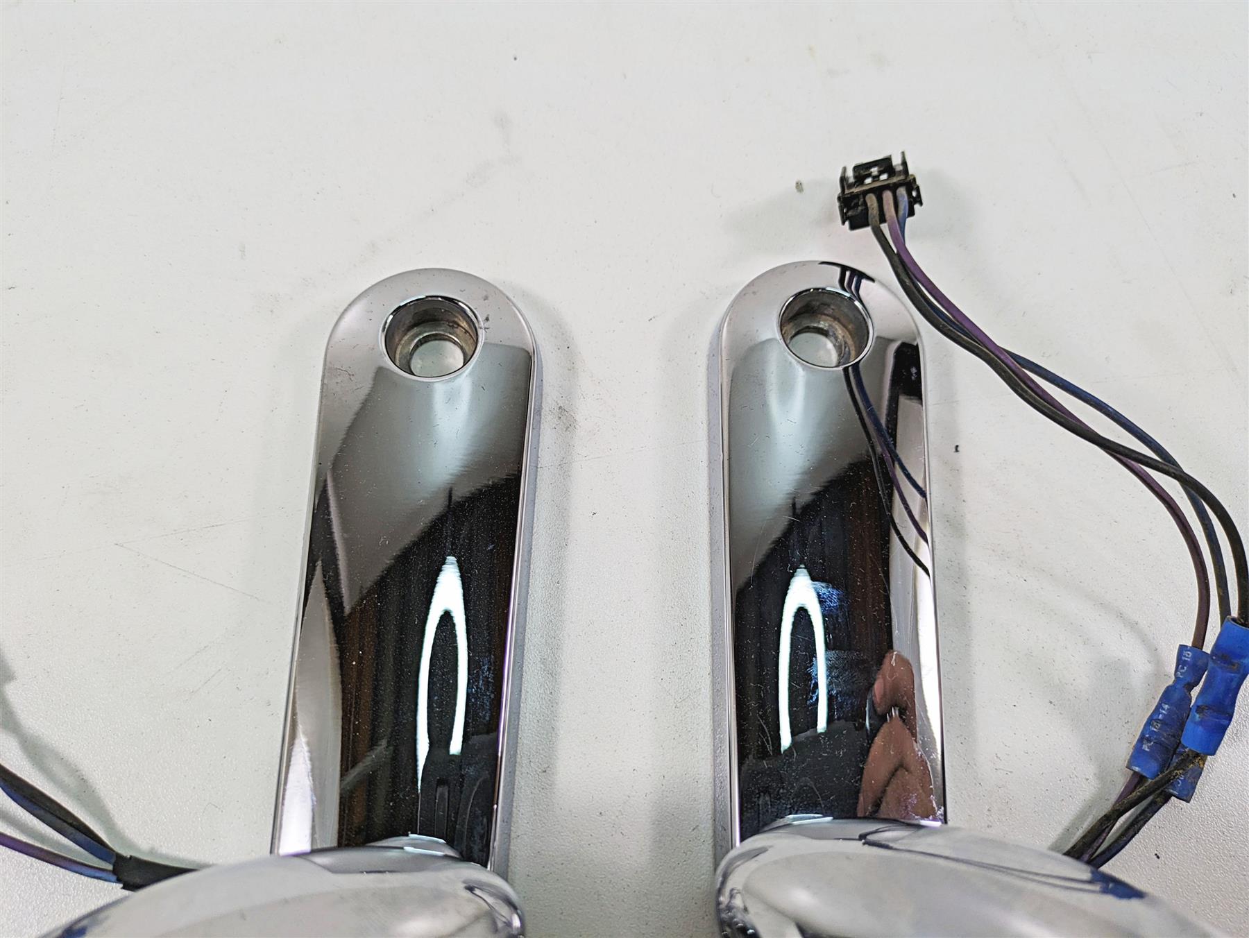 2006 Harley Touring FLHXI Street Glide Front Blinker Turn Signal Set 69278-06 {{ shop.shopifyCountryName }} - Mototech271
