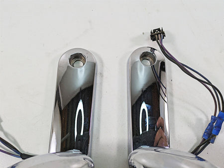 2006 Harley Touring FLHXI Street Glide Front Blinker Turn Signal Set 69278-06 {{ shop.shopifyCountryName }} - Mototech271