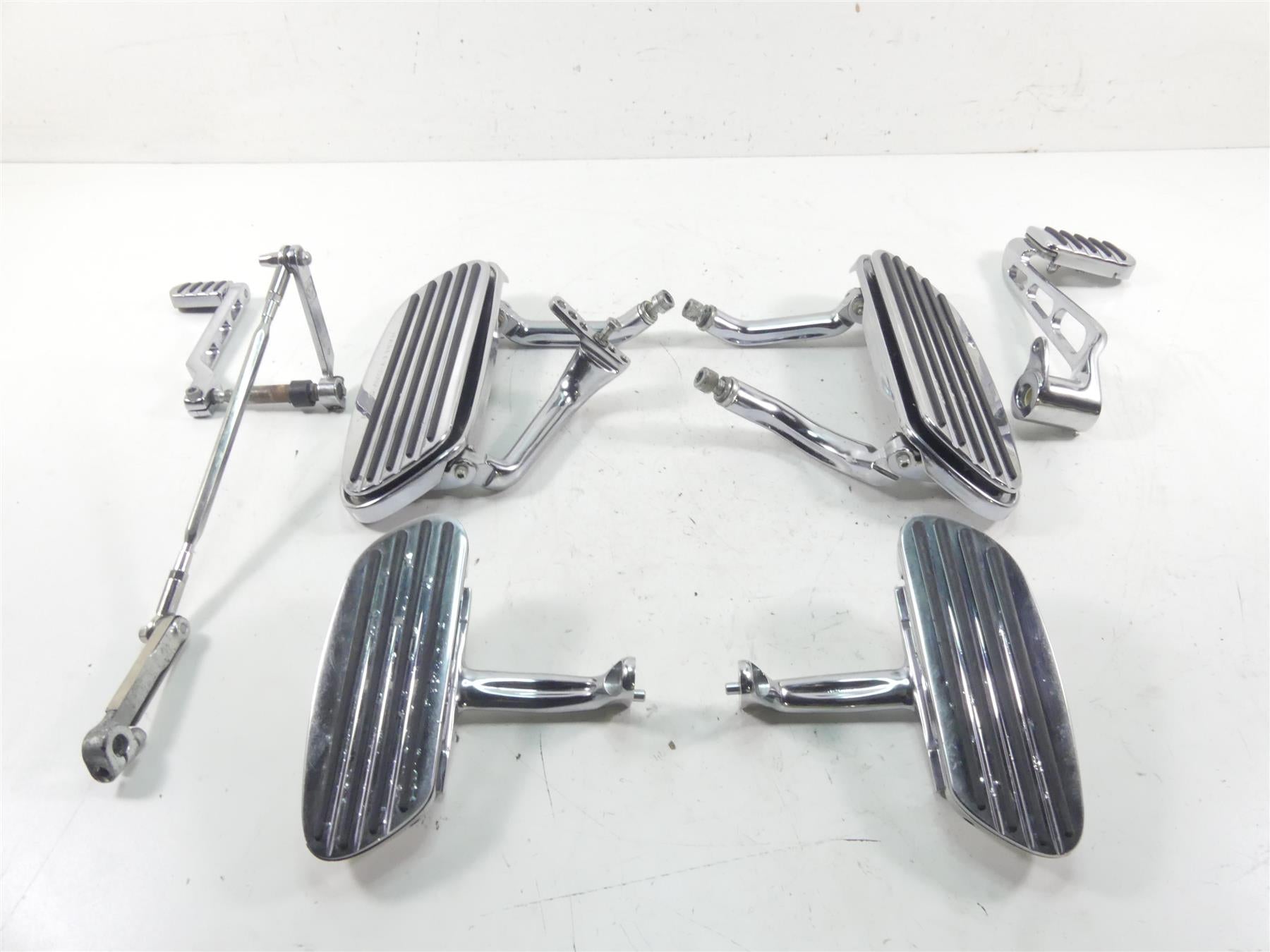 2005 Harley Touring CVO FLHTCSE Electra Glide Chrome Floorboard Set 50688-04 | Mototech271