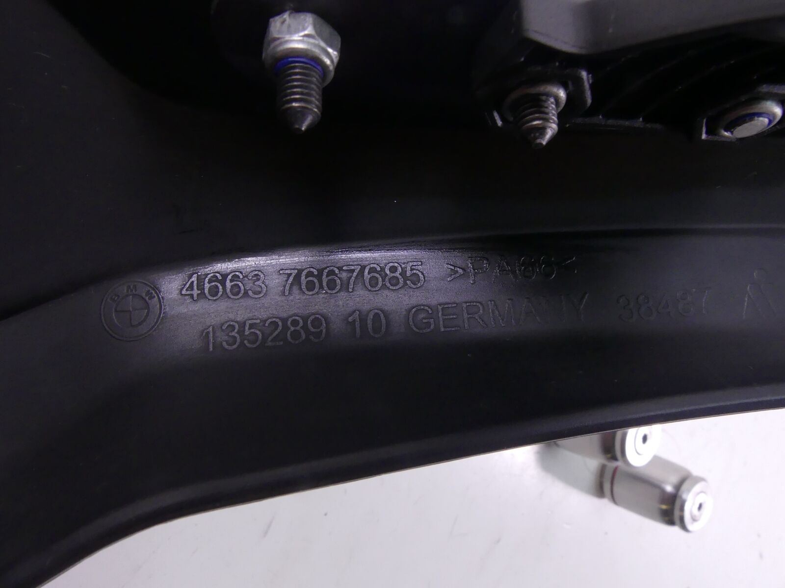 2005 BMW R1200GS K25 Left Right Hand Mud Guards + Mounts 46637667686 46637667685 {{ shop.shopifyCountryName }} - Mototech271