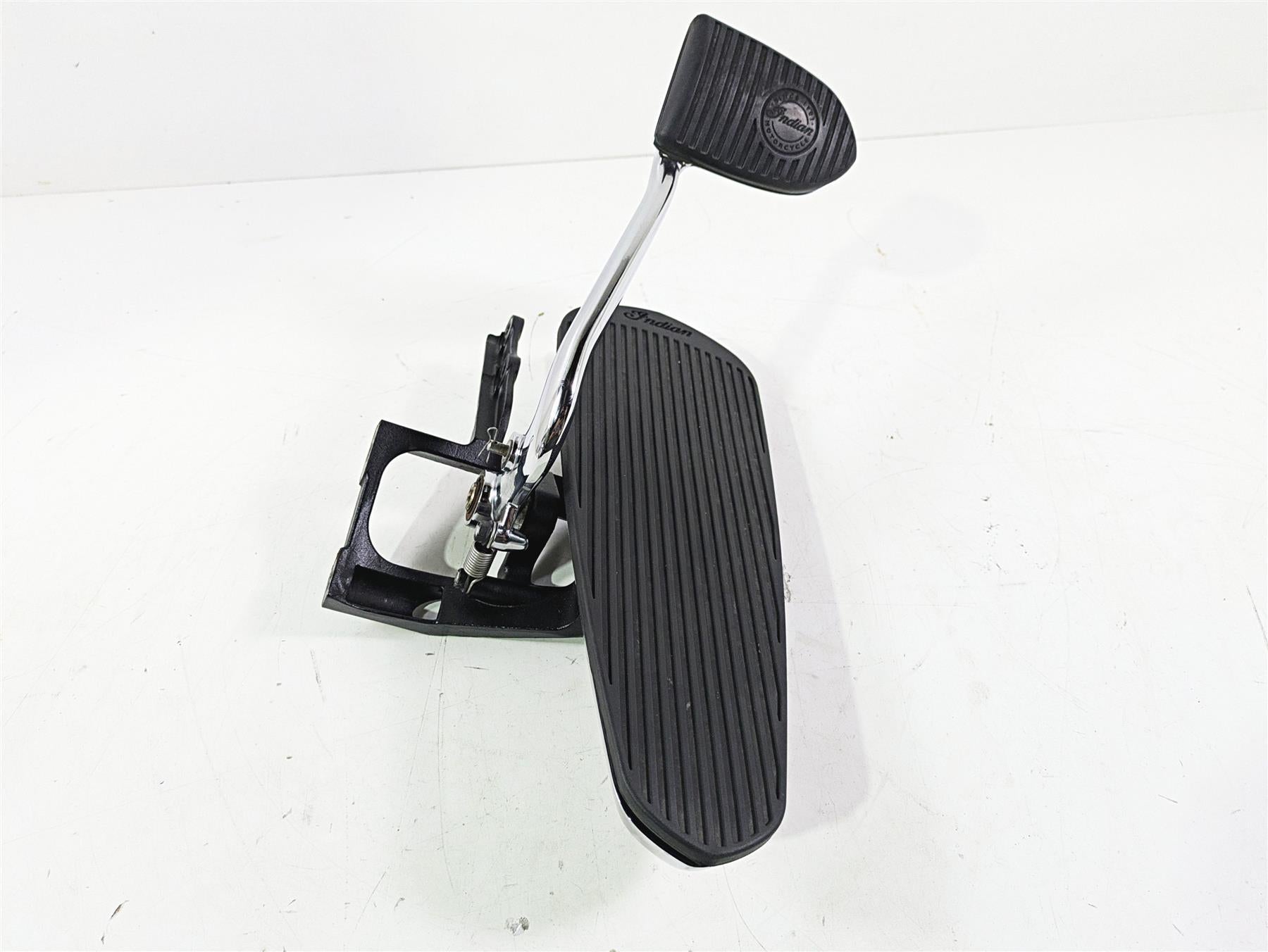 2018 Indian Chieftain Limited Chrome Right Floor Board & Brake Pedal 5141001 {{ shop.shopifyCountryName }} - Mototech271