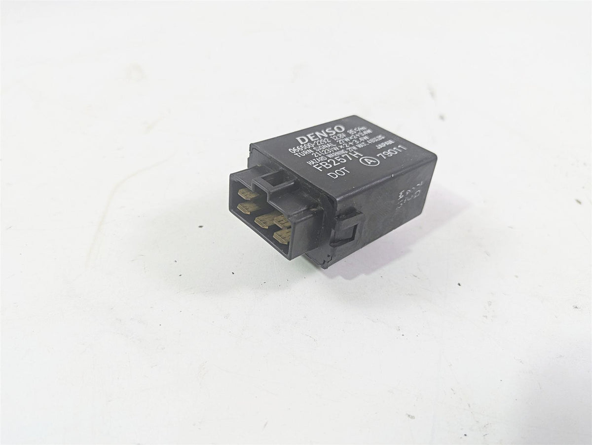 2006 Yamaha XVS650 V-Star Classic Turn Signal Flasher Relay 2UJ-83350-01-00 {{ shop.shopifyCountryName }} - Mototech271