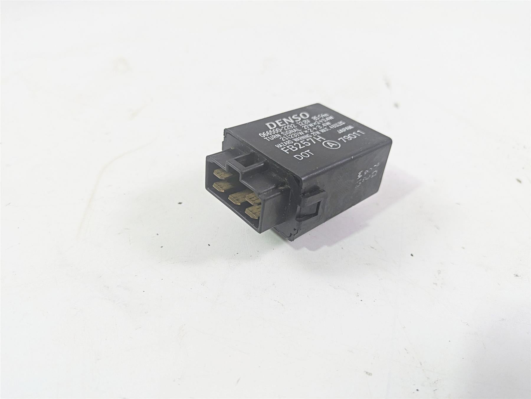 2006 Yamaha XVS650 V-Star Classic Turn Signal Flasher Relay 2UJ-83350-01-00 {{ shop.shopifyCountryName }} - Mototech271