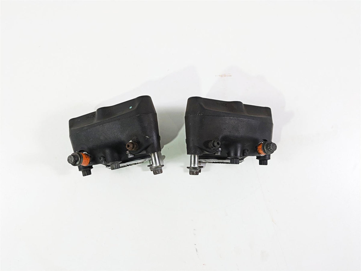 2005 Harley Touring FLHRI Road King Front Brake Caliper Set 44023-00C 44046-00D {{ shop.shopifyCountryName }} - Mototech271