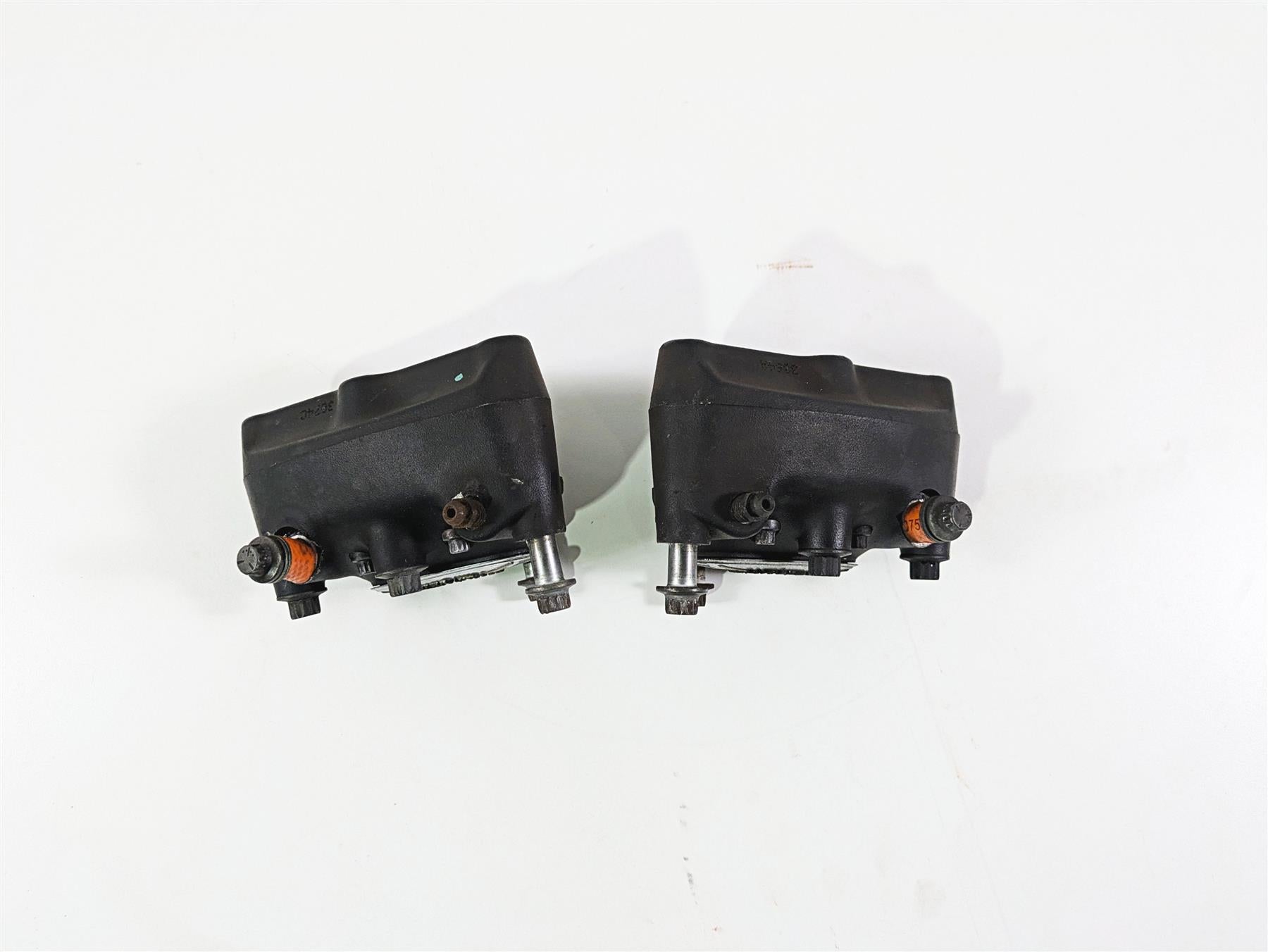 2005 Harley Touring FLHRI Road King Front Brake Caliper Set 44023-00C 44046-00D {{ shop.shopifyCountryName }} - Mototech271
