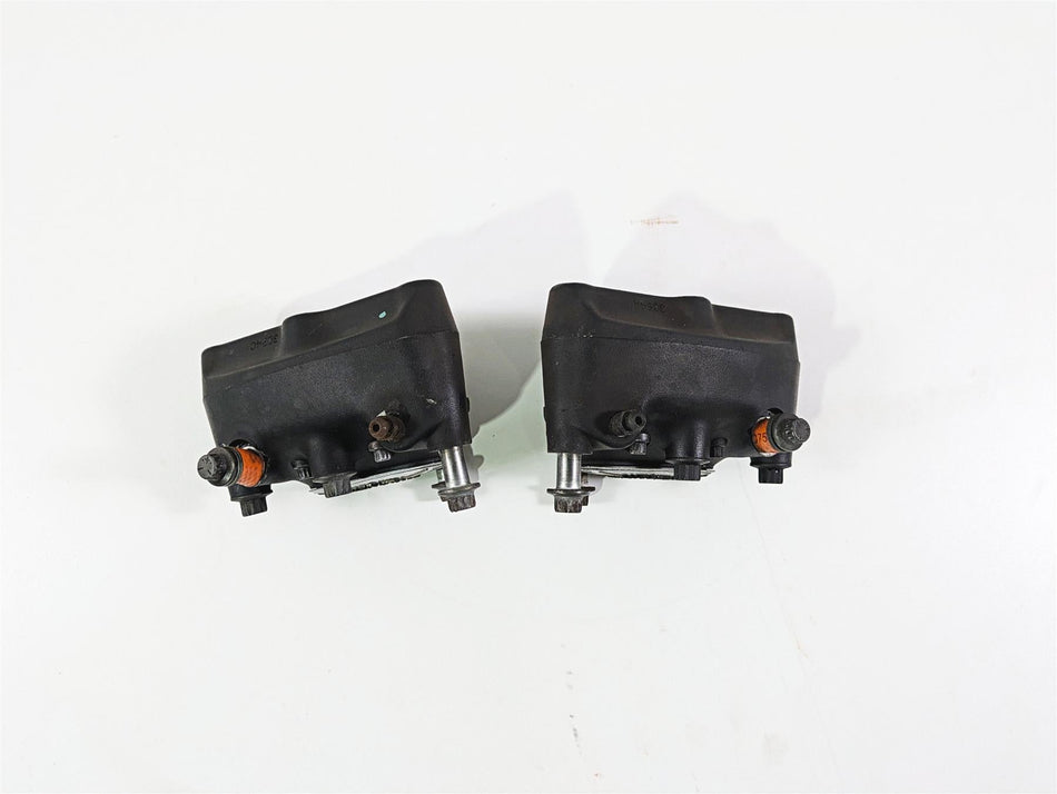2005 Harley Touring FLHRI Road King Front Brake Caliper Set 44023-00C 44046-00D {{ shop.shopifyCountryName }} - Mototech271