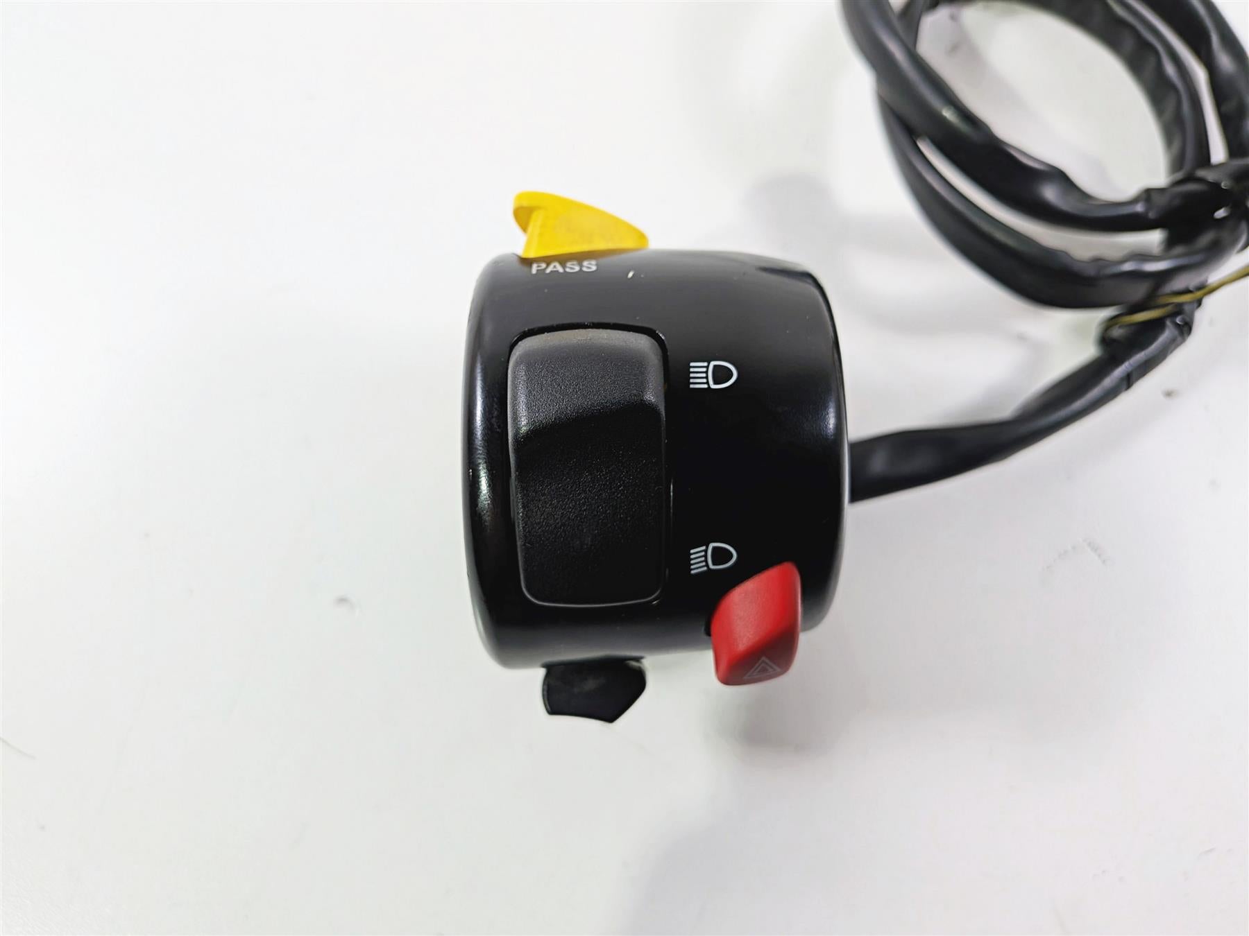 2014 Suzuki M109R VZR1800 Boulevard Left Hand Blinker Control Switch 37400-48GB0 {{ shop.shopifyCountryName }} - Mototech271