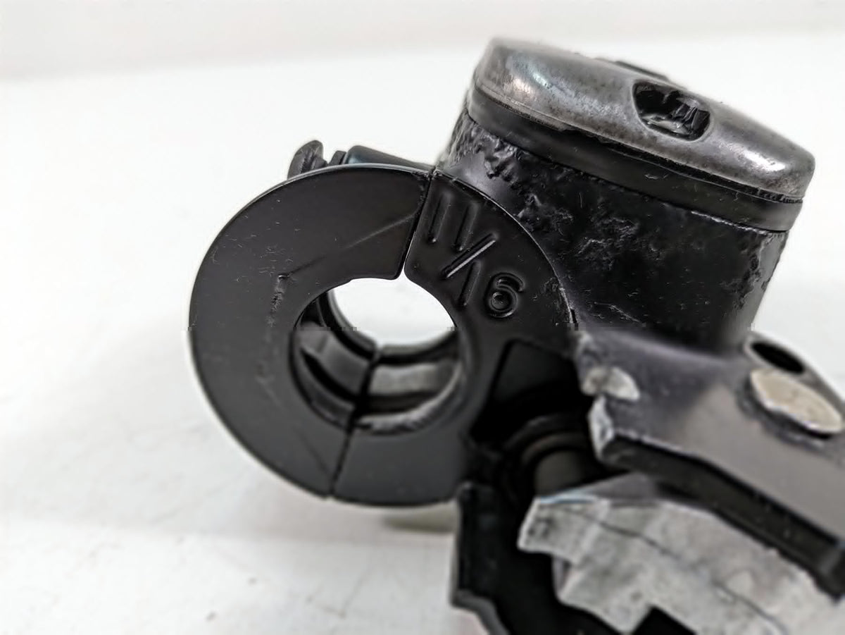 2006 Harley Touring FLHTCUI Electra Glide Front Brake Master Cylinder 41700738 {{ shop.shopifyCountryName }} - Mototech271