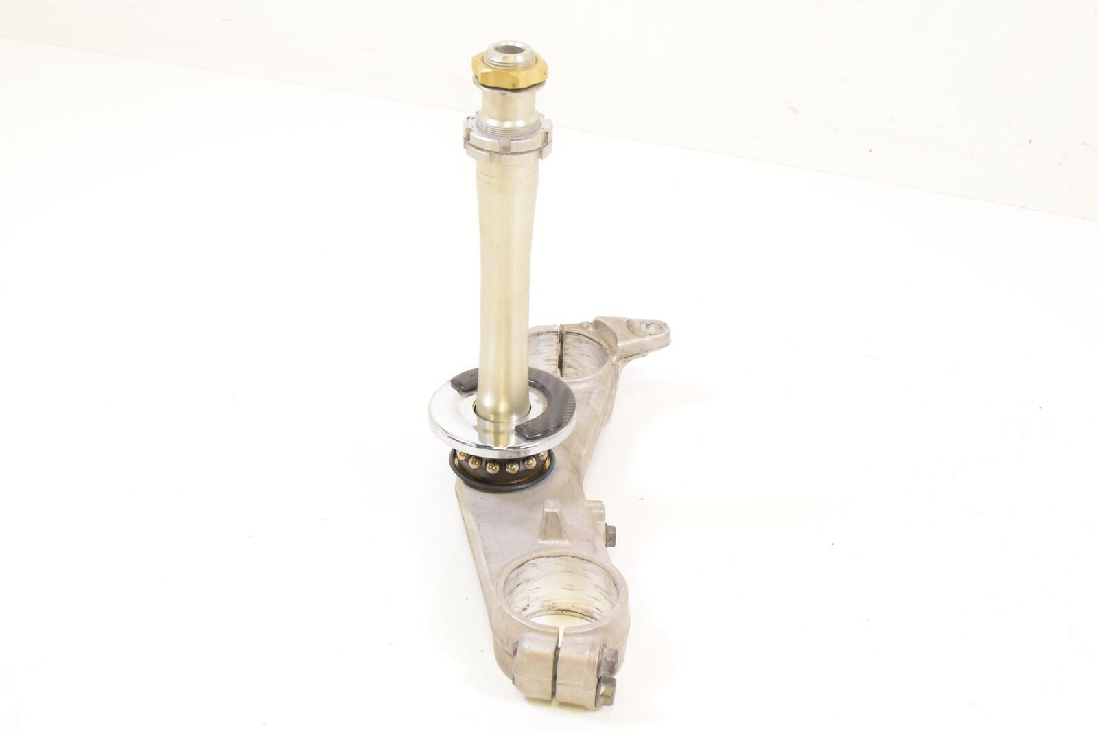 2006 Suzuki GSX1300 R Hayabusa Lower Triple Tree Steering Clamp 51410-24F30 {{ shop.shopifyCountryName }} - Mototech271