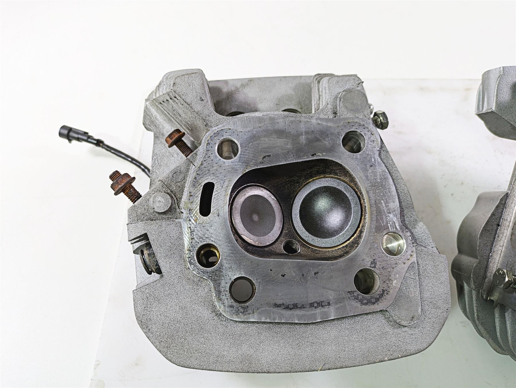 2009 Harley XR1200 Sportster Cylinderhead Cylinder Head Set 17523-08 17524-08 {{ shop.shopifyCountryName }} - Mototech271