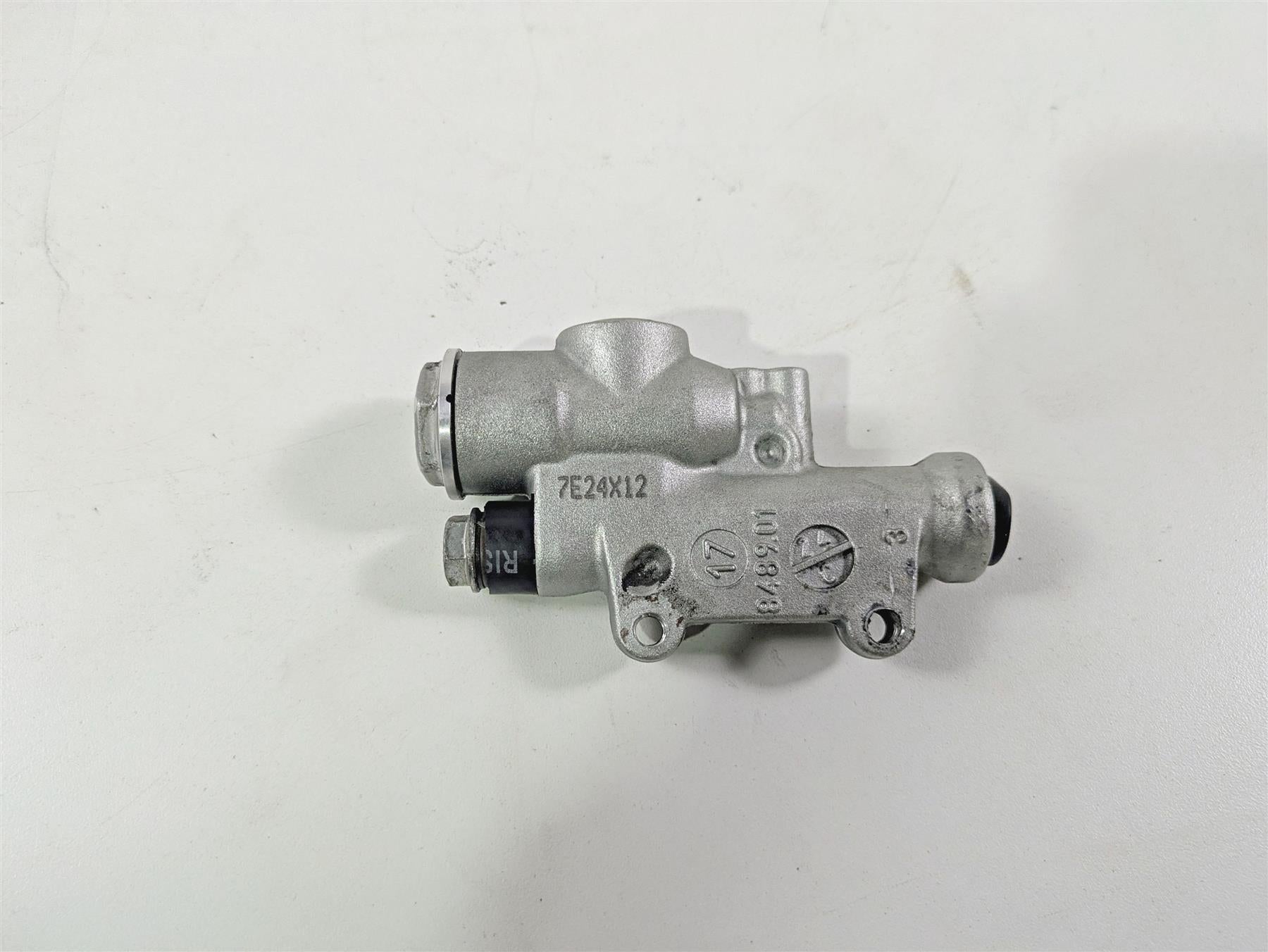 2017 Aprilia RSV 1100 Tuono V4 Factory Brembo Rear Brake Master Cylinder B044586 {{ shop.shopifyCountryName }} - Mototech271