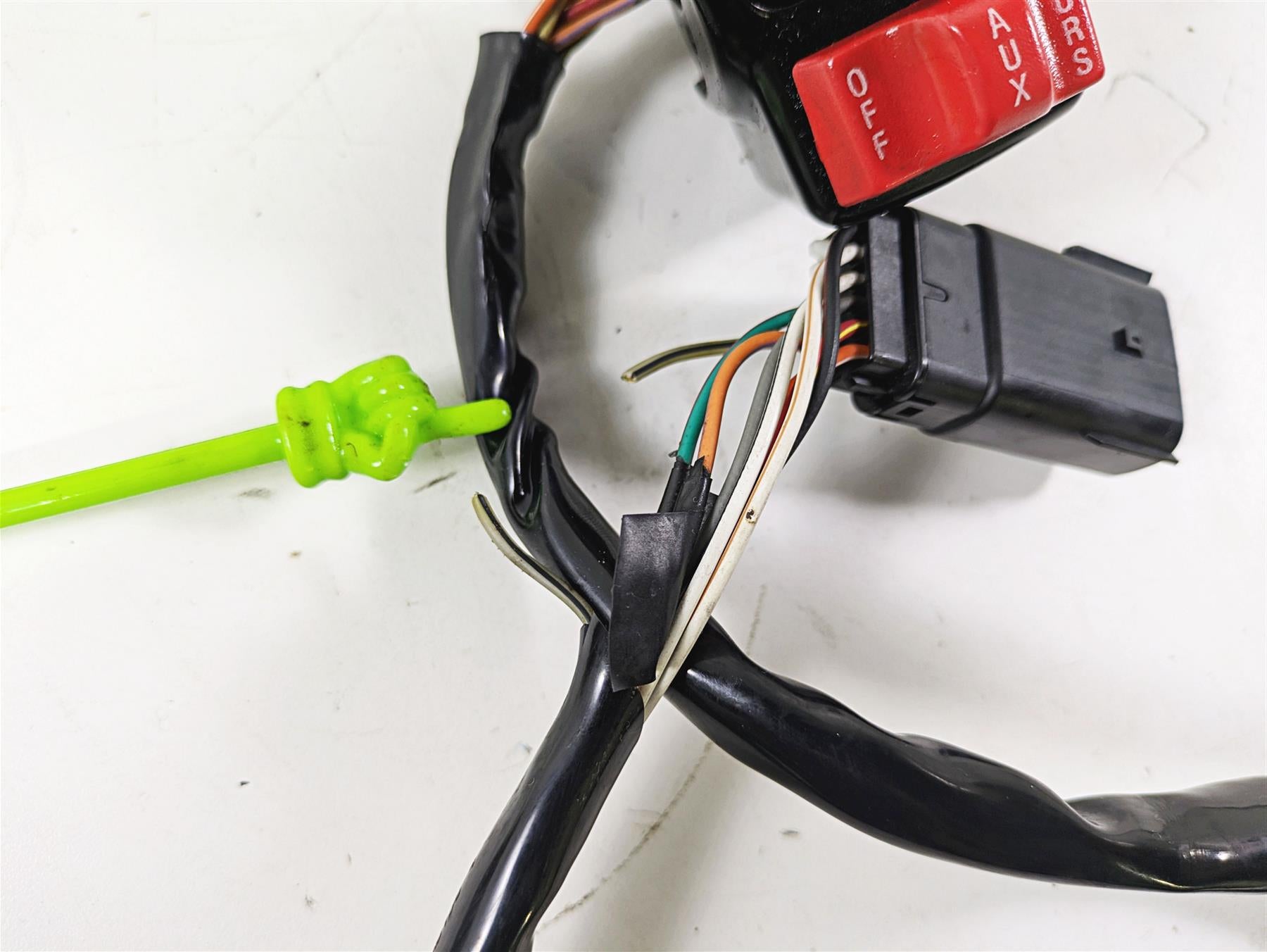 2008 Harley Touring FLHTP Electra Glide Right Hand Control Switch Read 70356-96A {{ shop.shopifyCountryName }} - Mototech271
