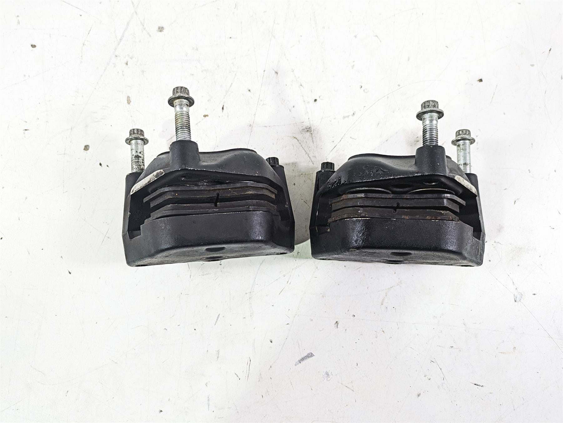 2003 Harley Touring FLHTCUI 100TH E-Glide Front Brake Caliper Set 44023-00C {{ shop.shopifyCountryName }} - Mototech271