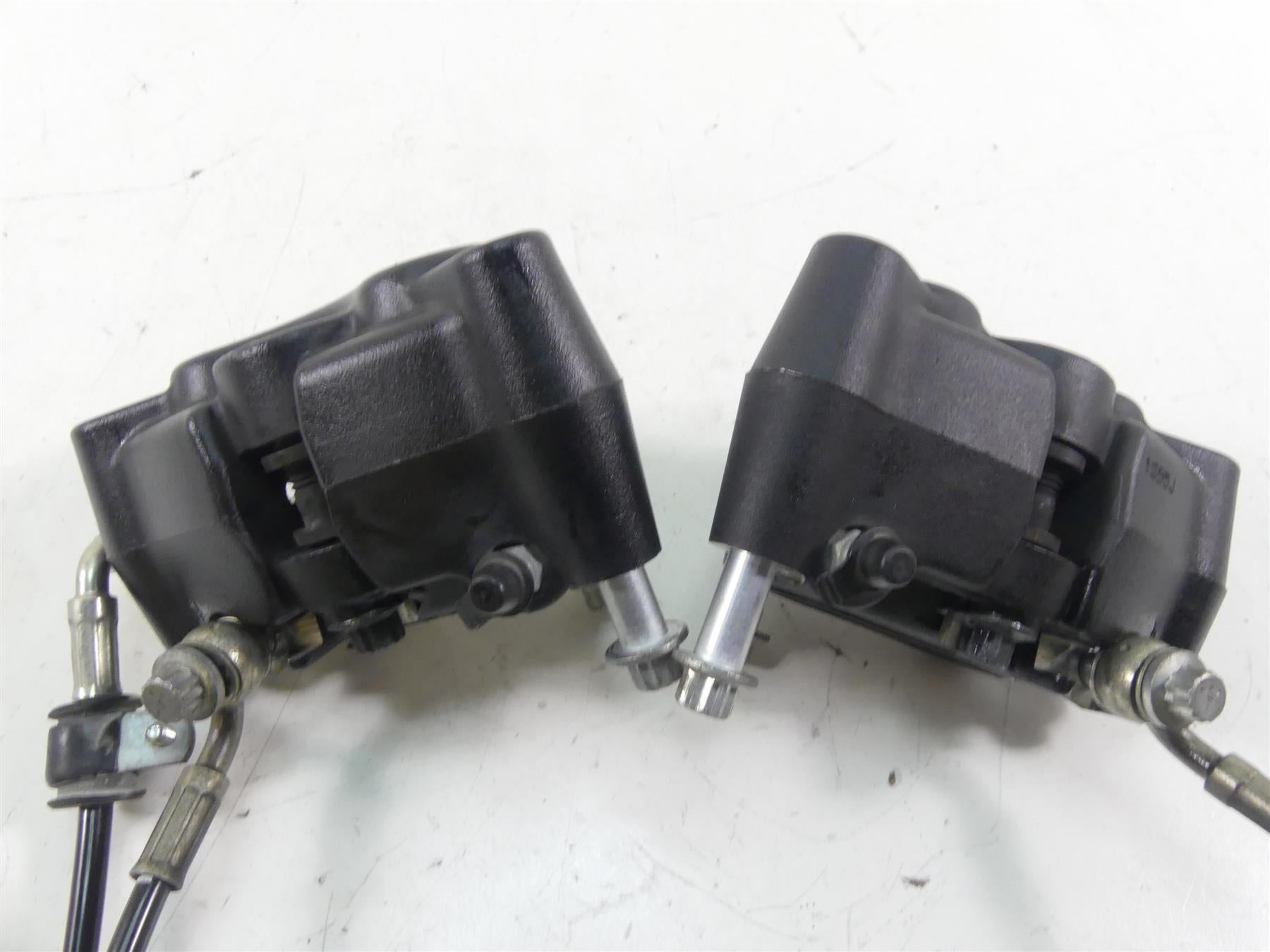 2015 Harley FXDF Dyna Fat Bob Front Brake Caliper + Line Set 41300001 41300002 {{ shop.shopifyCountryName }} - Mototech271