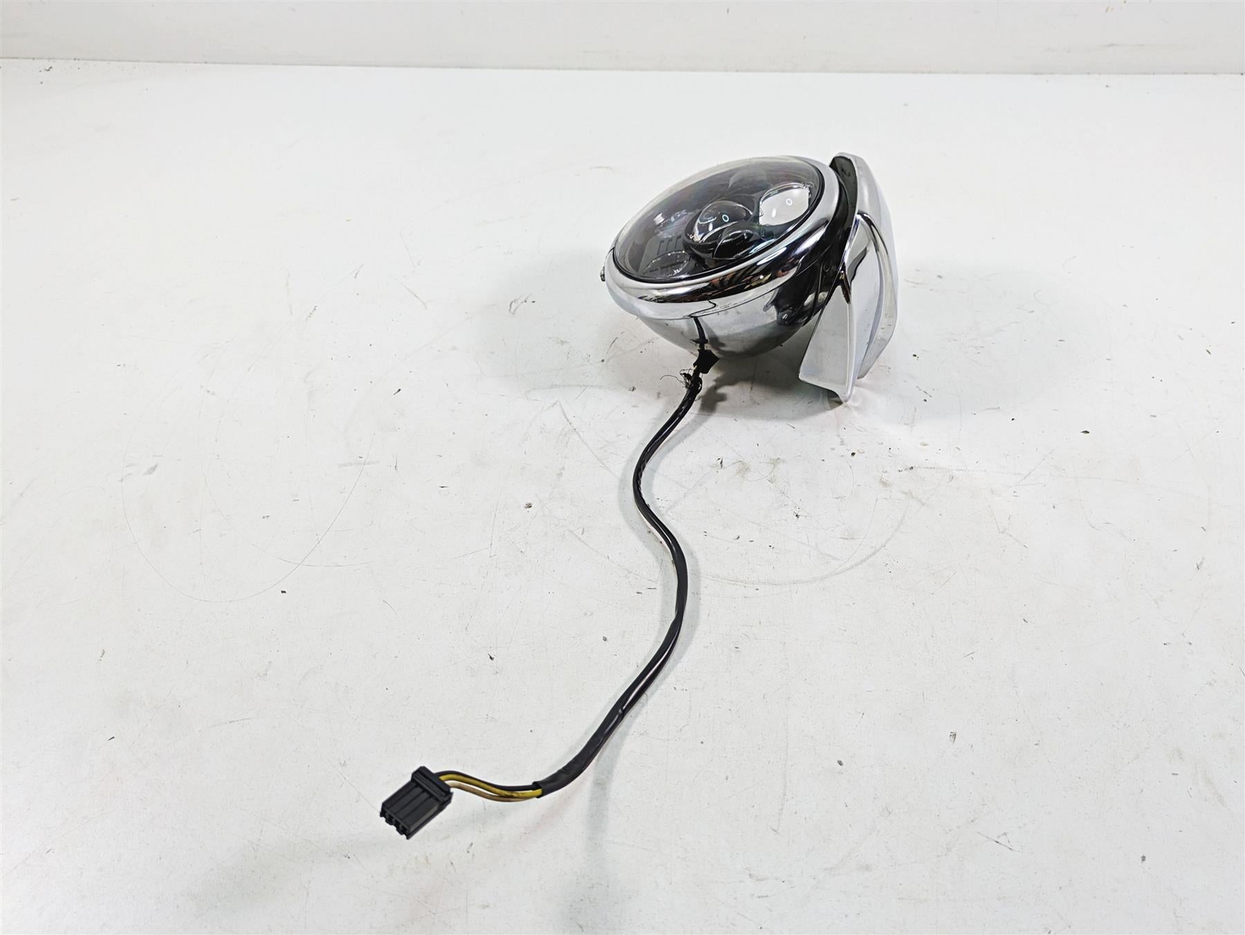 2005 Harley Dyna FXDL Low Rider Led Headlight Head Light + Visor 5-3/4" 69675-05 {{ shop.shopifyCountryName }} - Mototech271