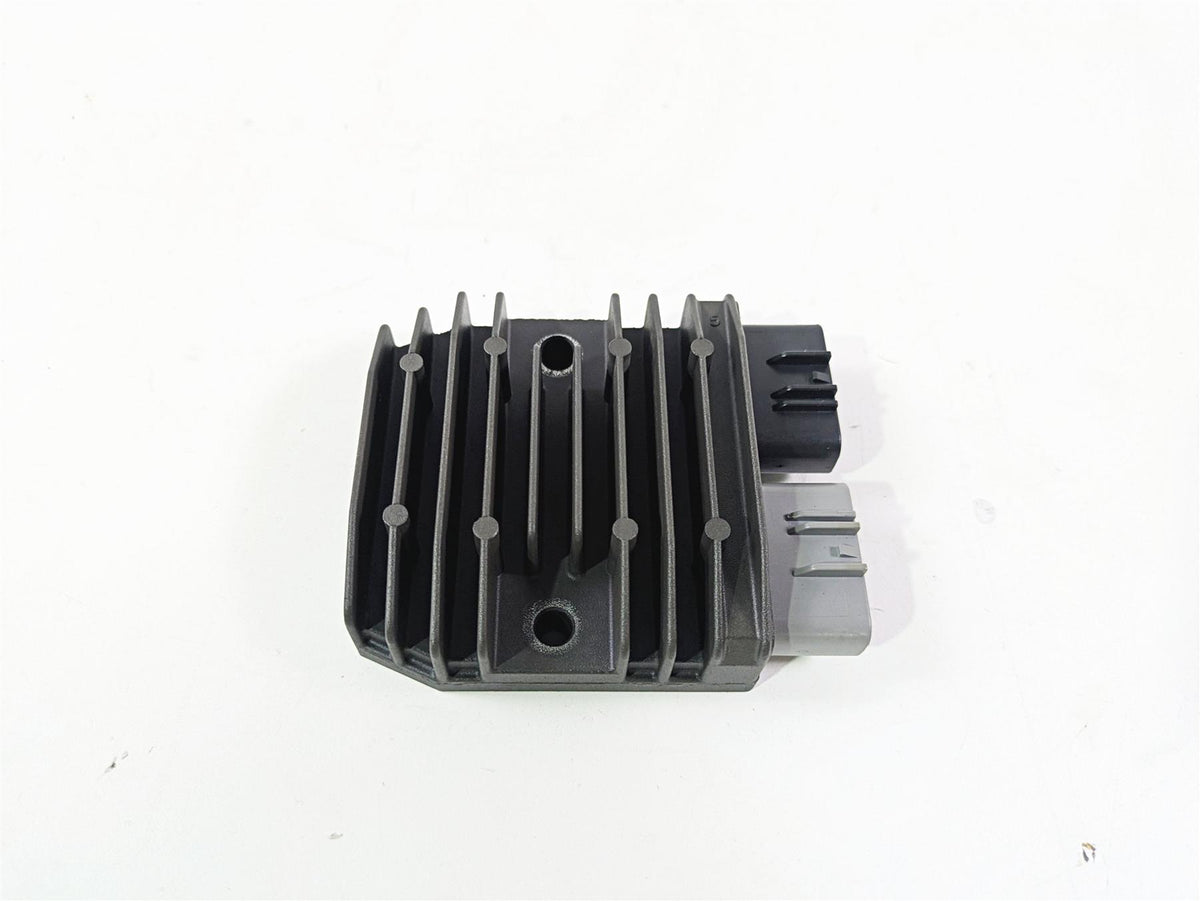 2009 Yamaha FZ1 FZS10 Fazer Rectifier Voltage Regulator FH012AA 1D7-81960-01-00 {{ shop.shopifyCountryName }} - Mototech271