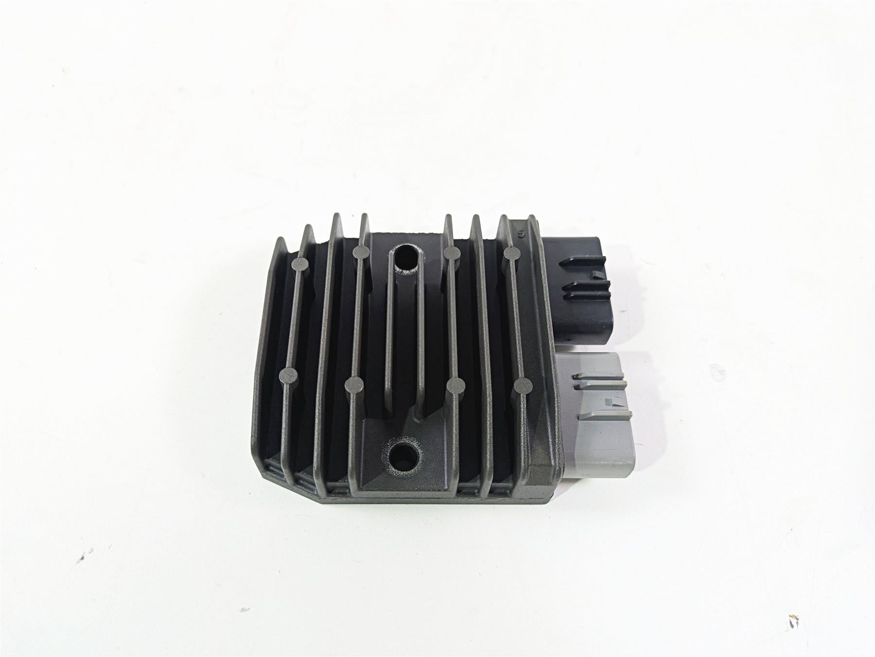 2009 Yamaha FZ1 FZS10 Fazer Rectifier Voltage Regulator FH012AA 1D7-81960-01-00 {{ shop.shopifyCountryName }} - Mototech271