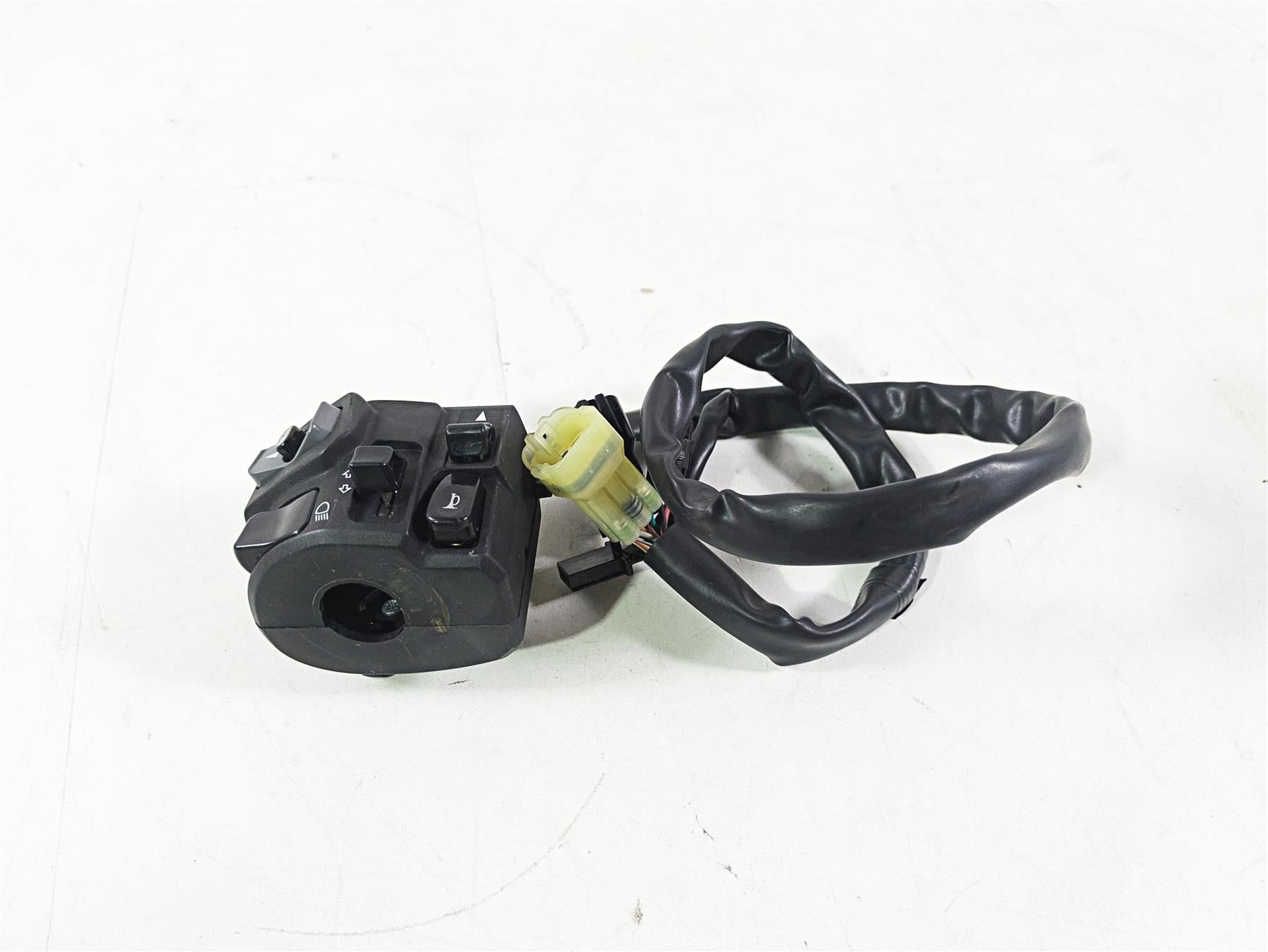 2020 Kawasaki ZX6R Ninja Left Hand Light Blinker Control Switch 46091-0613 {{ shop.shopifyCountryName }} - Mototech271